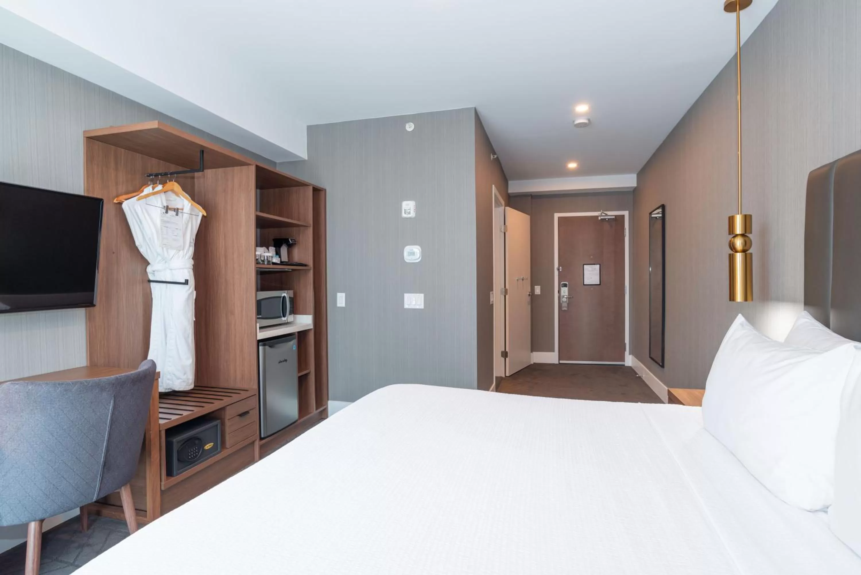 Photo of the whole room, Bed in Sandman Signature Sherwood Park Hotel