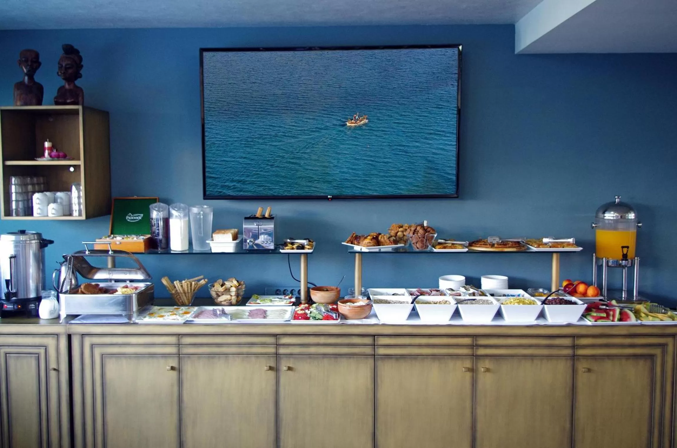 Buffet breakfast in Principal New Leisure Hotel