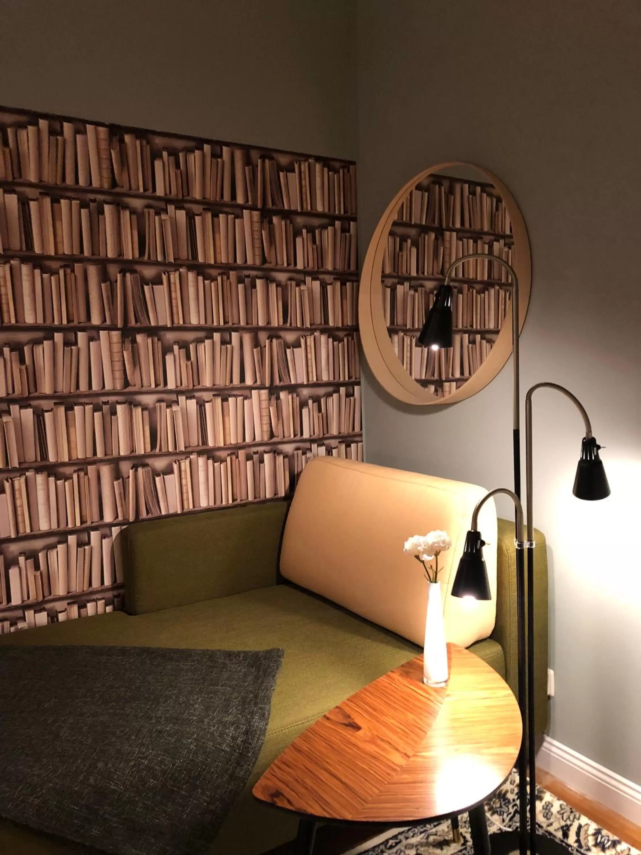 Seating area, Bed in Hotel Zur Alten Brücke