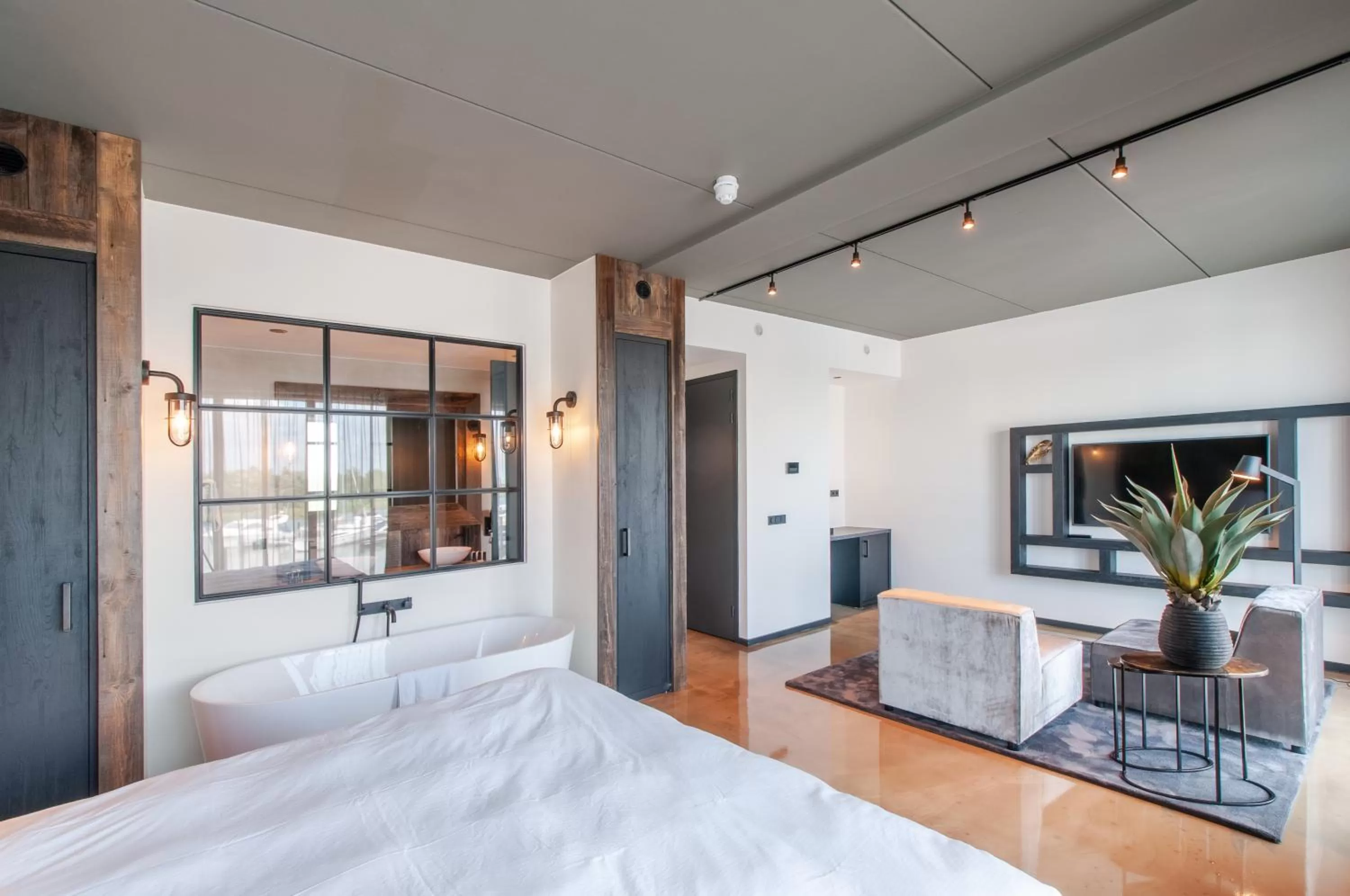 Bed in Waterrijk Oesterdam Hotel