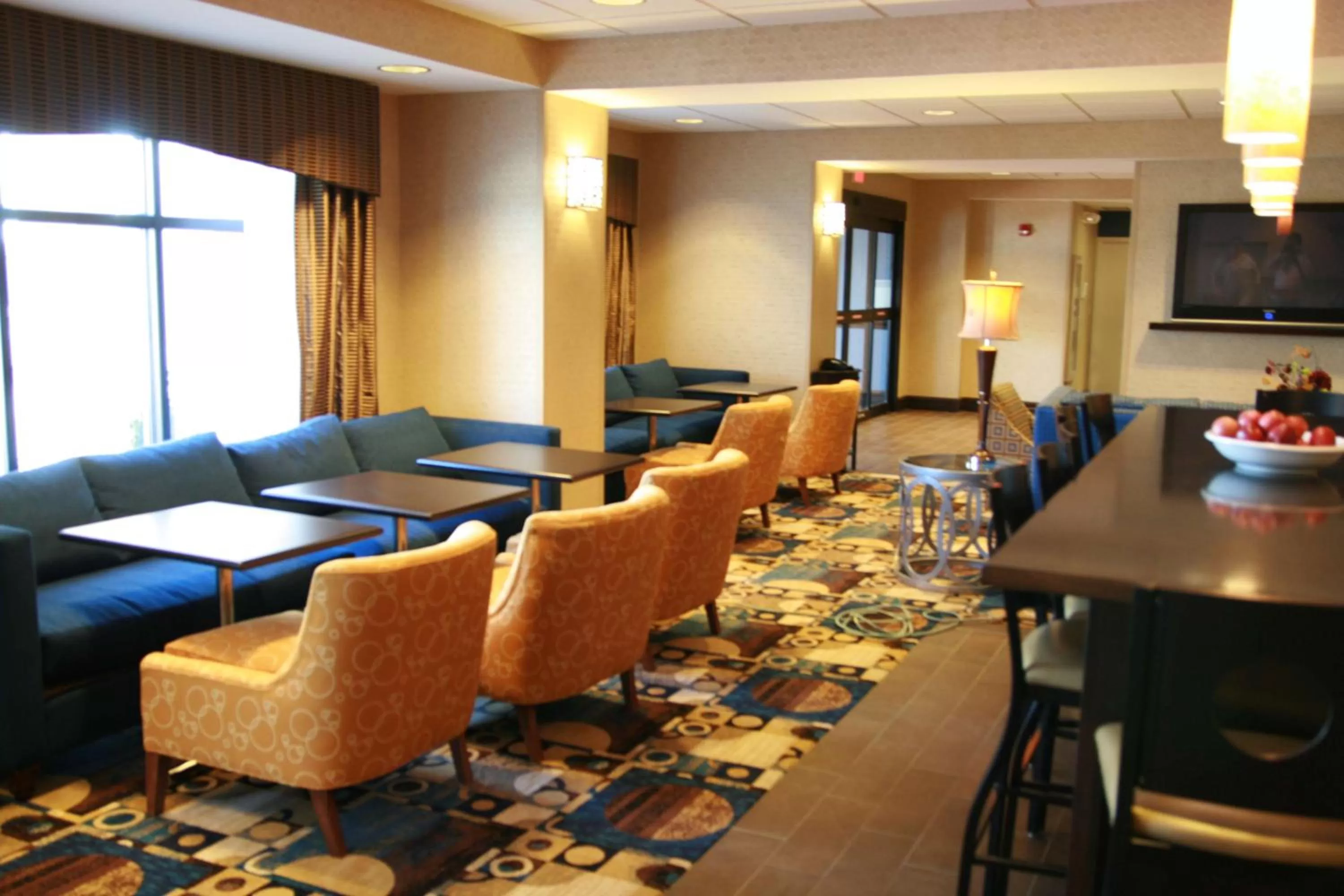 Dining area in Hampton Inn Topeka