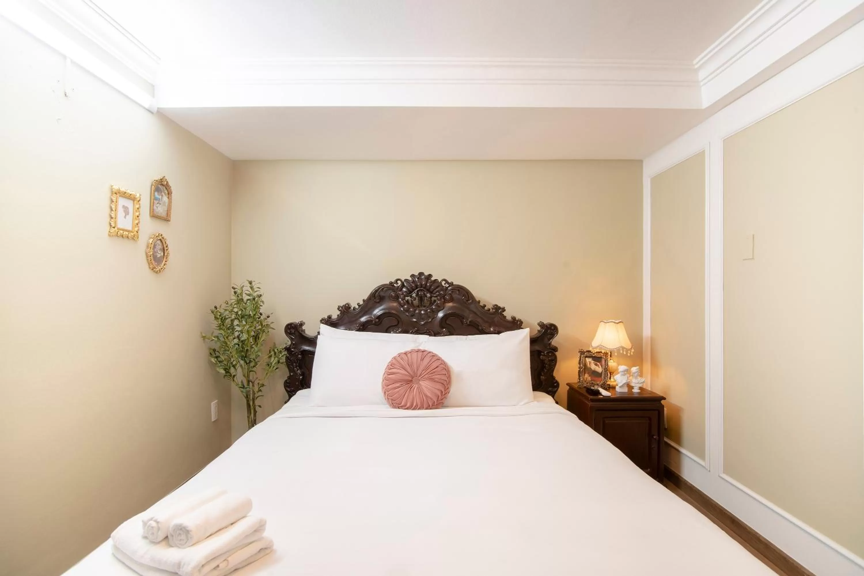 Bed in SAZI BEN THANH Hotel HCM