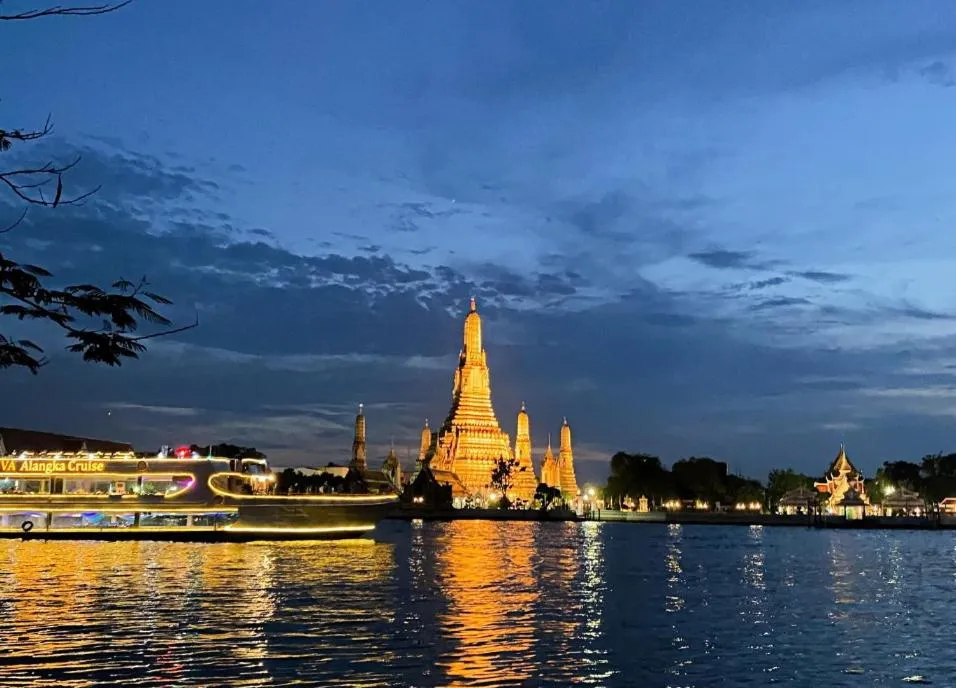 Lake view in Sala Arun
