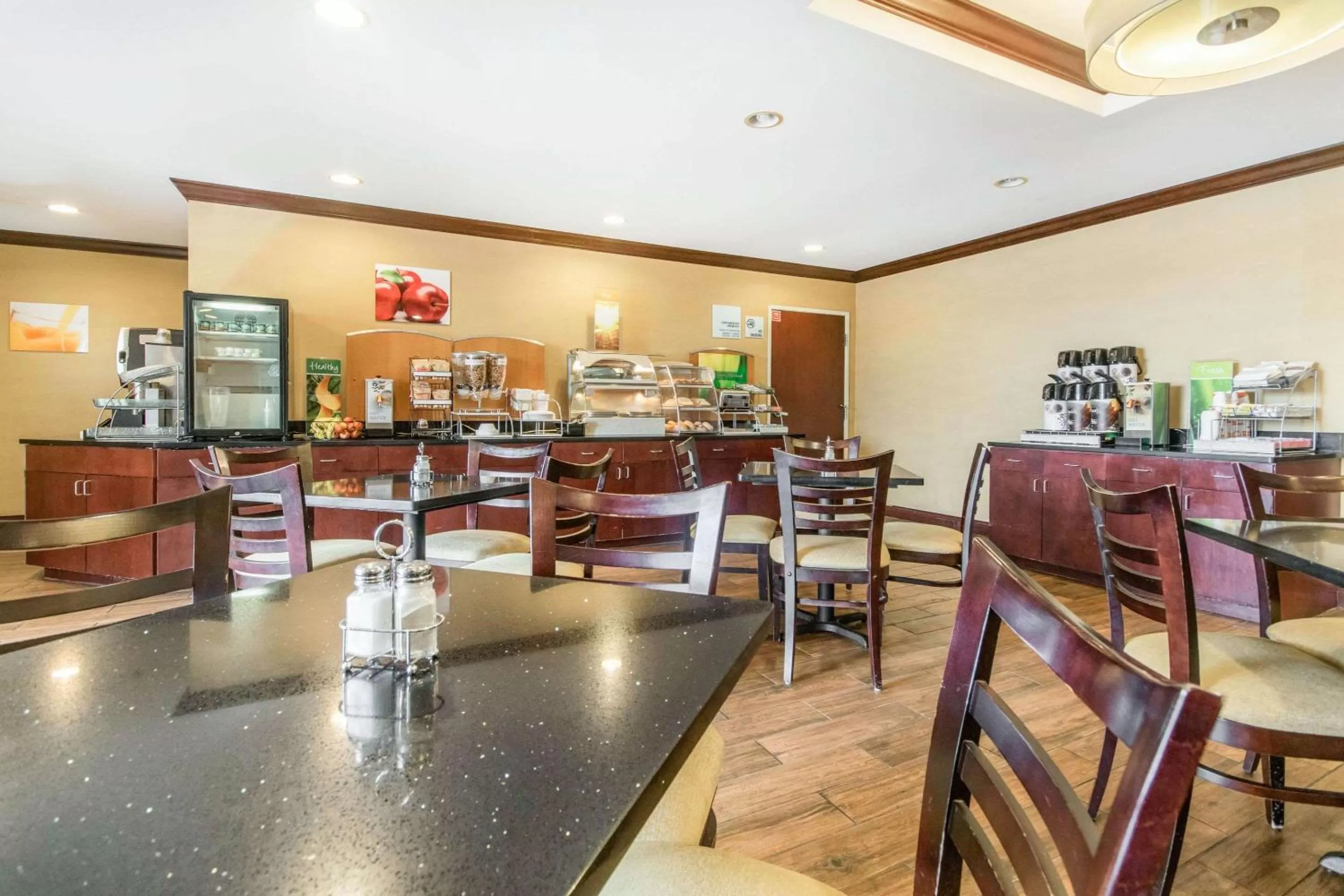 Restaurant/places to eat in Quality Inn & Suites Lawrenceburg
