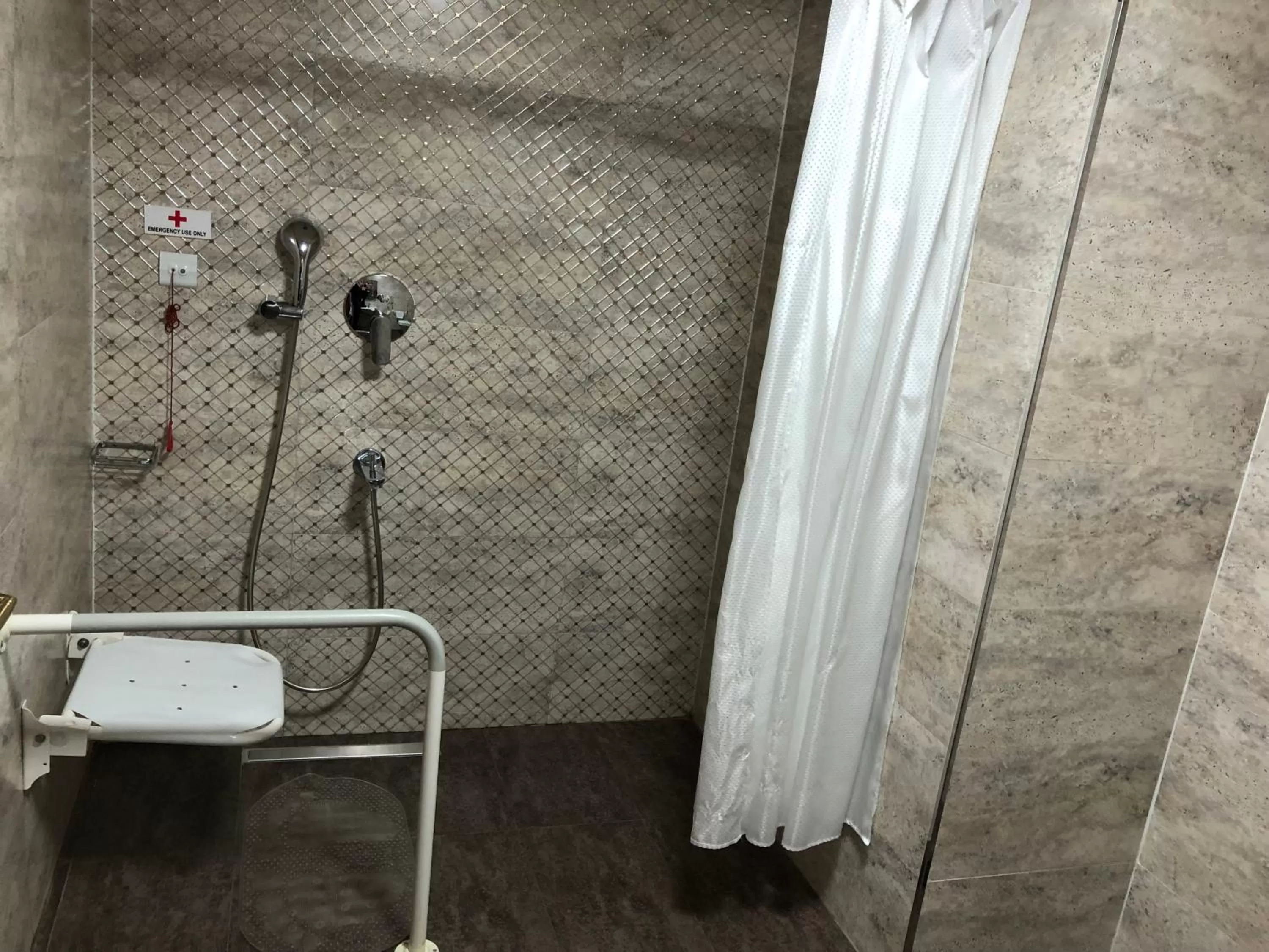 Shower in Wyndham Batumi