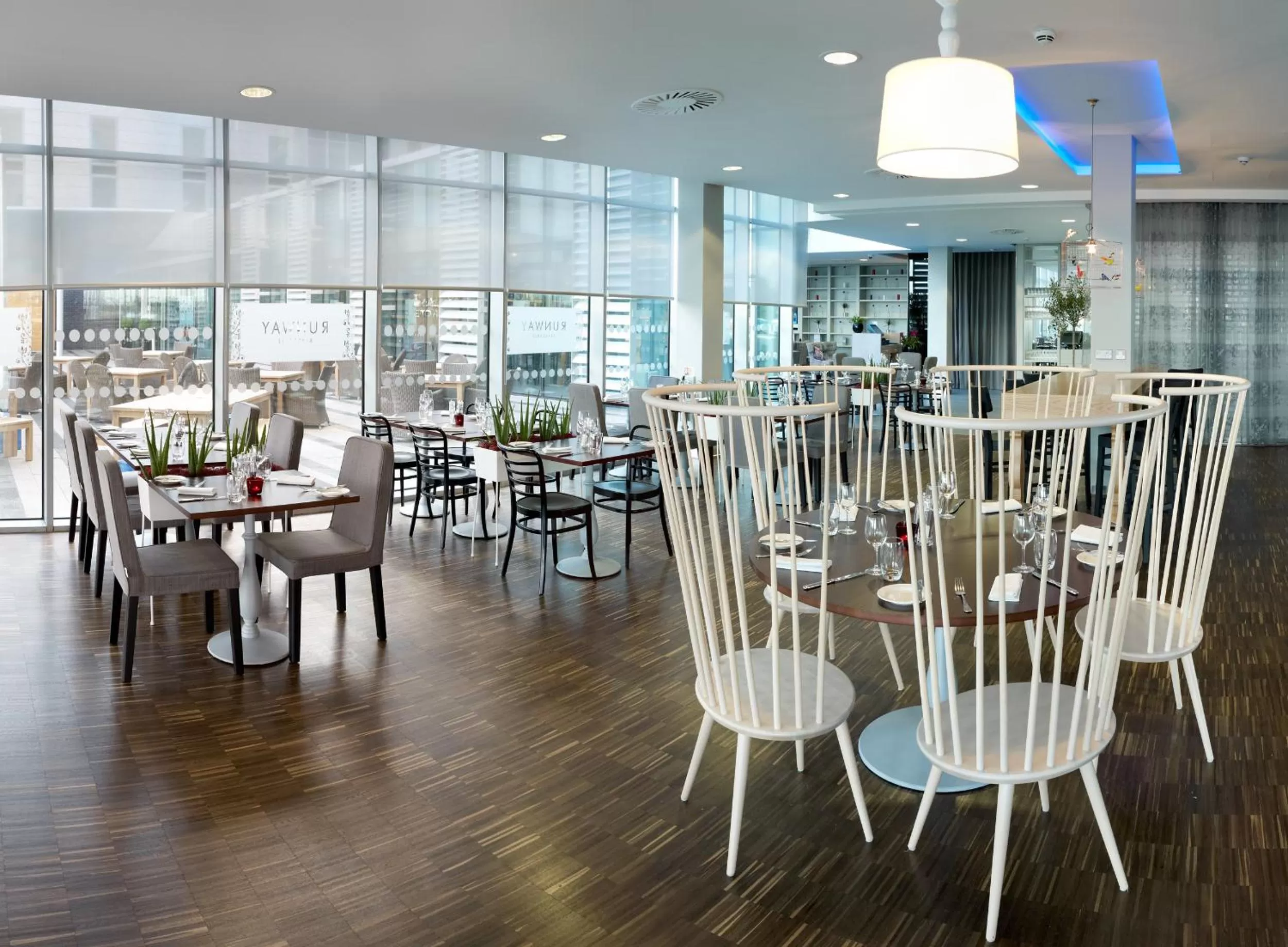 Restaurant/places to eat in Radisson Blu Hotel East Midlands Airport