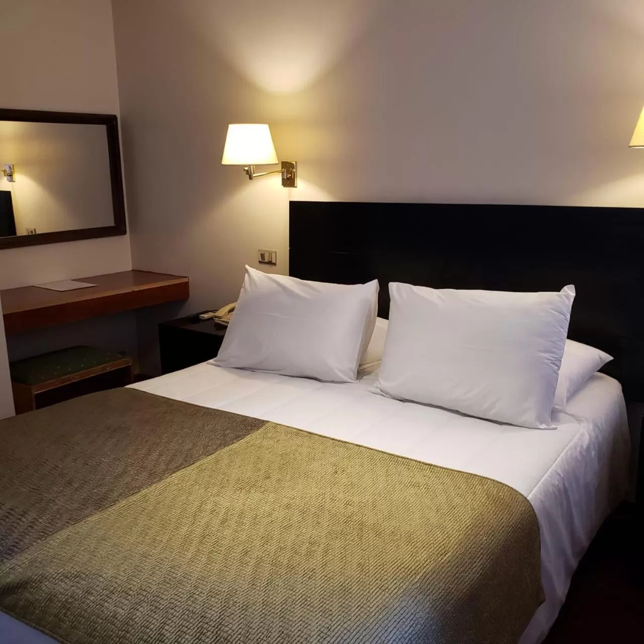 Bed in Hotel Gavina Express