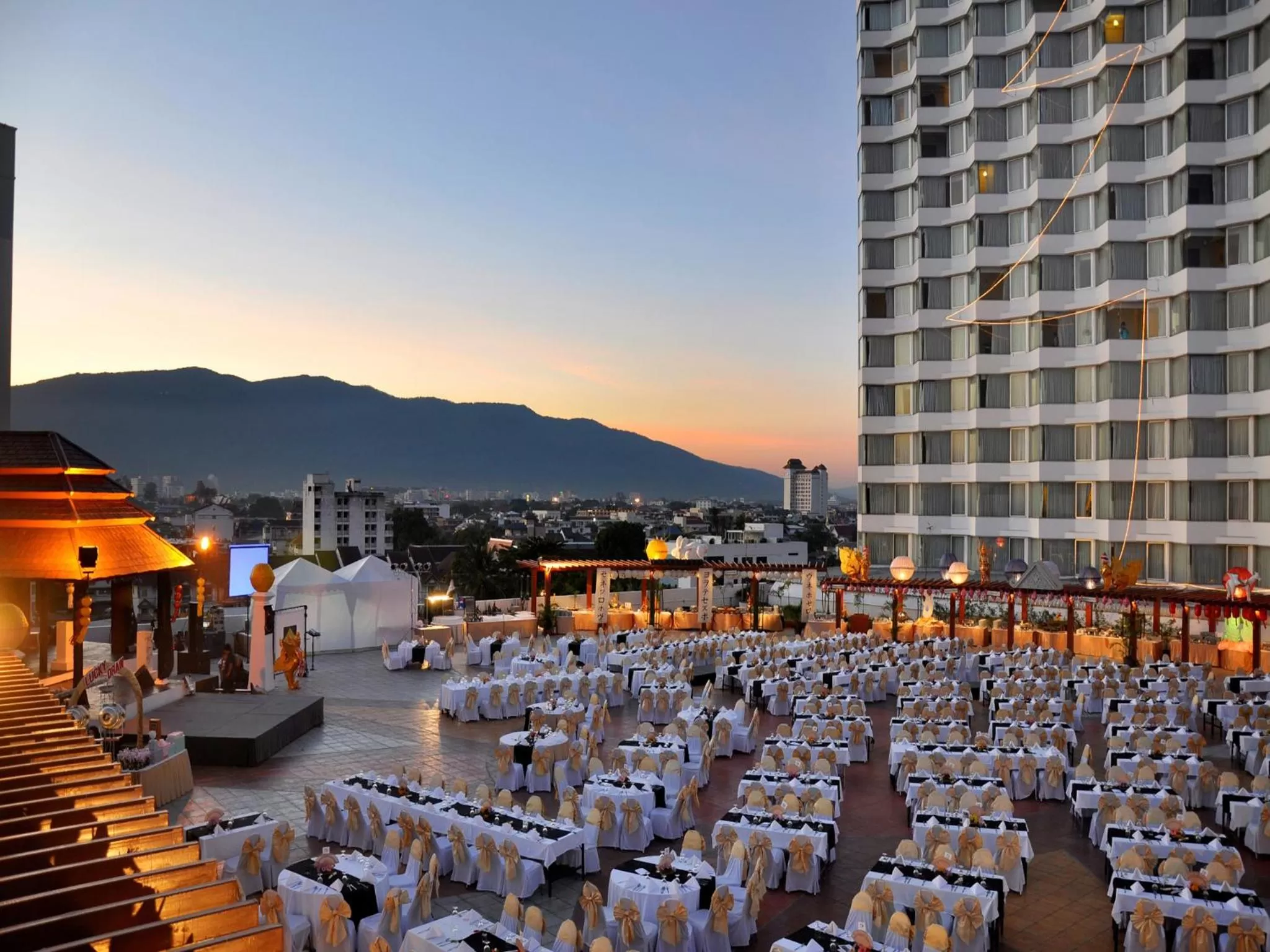 Property building in Duangtawan Hotel Chiang Mai