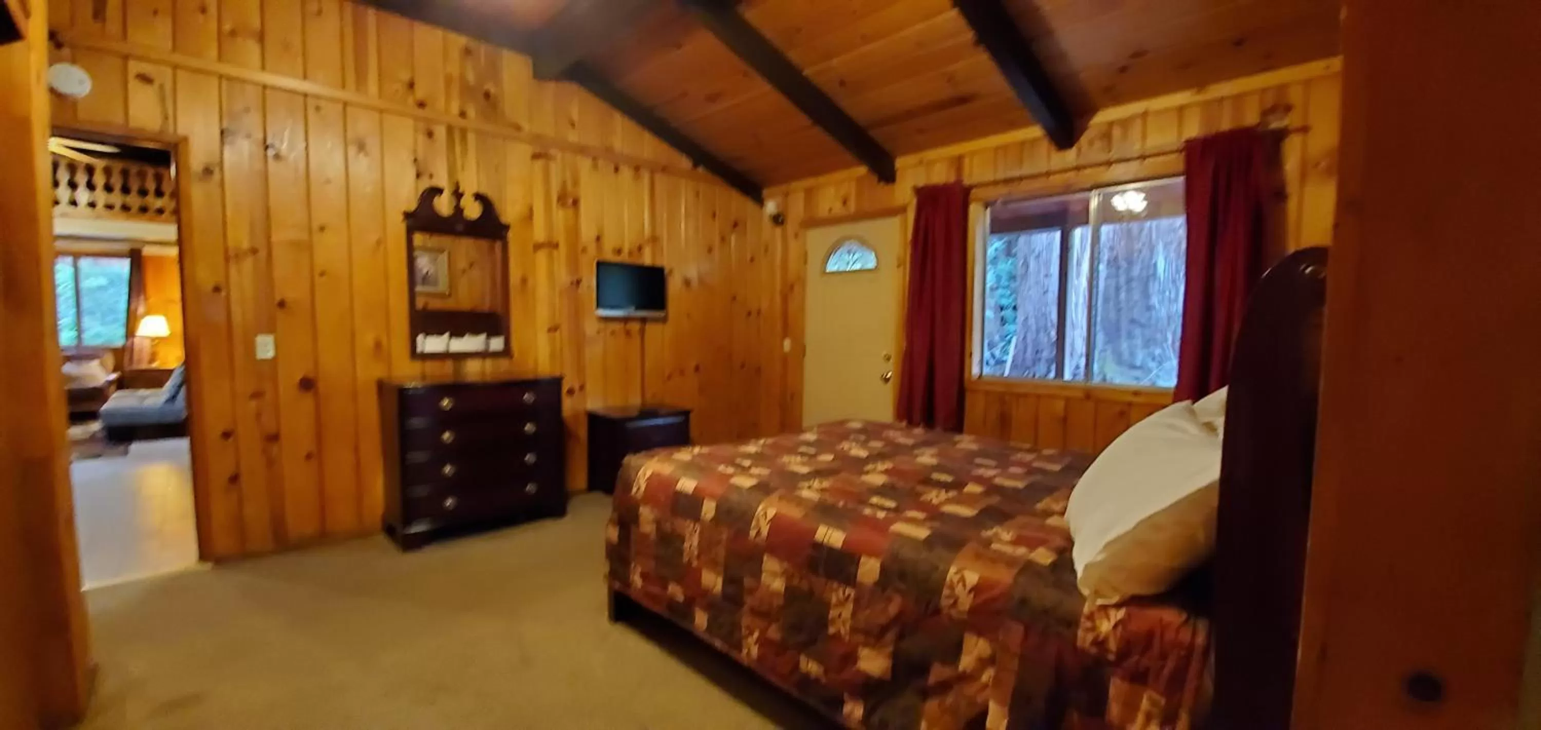 Bedroom, Bed in Fern River Resort