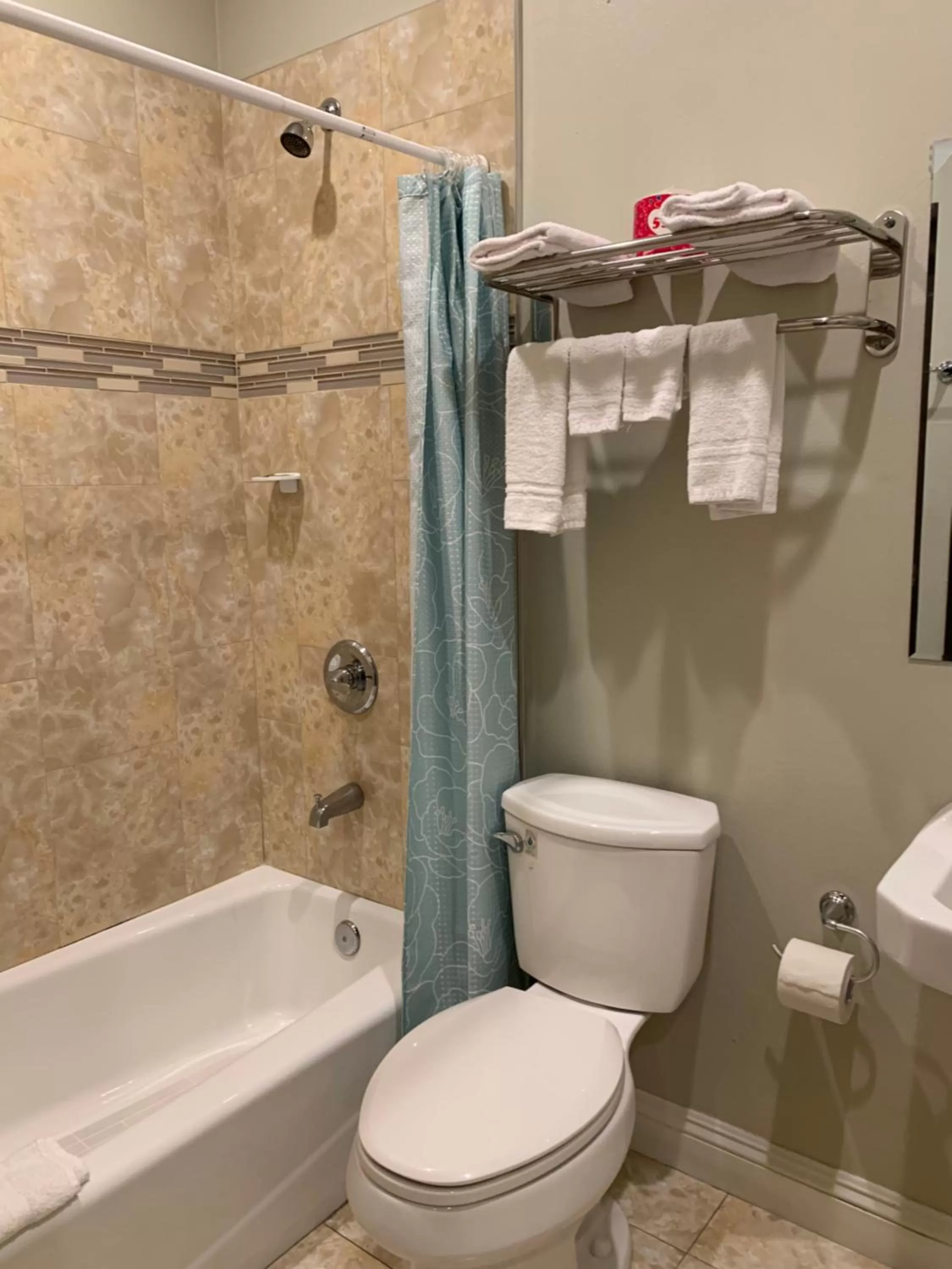 Bathroom in El Rey Inn