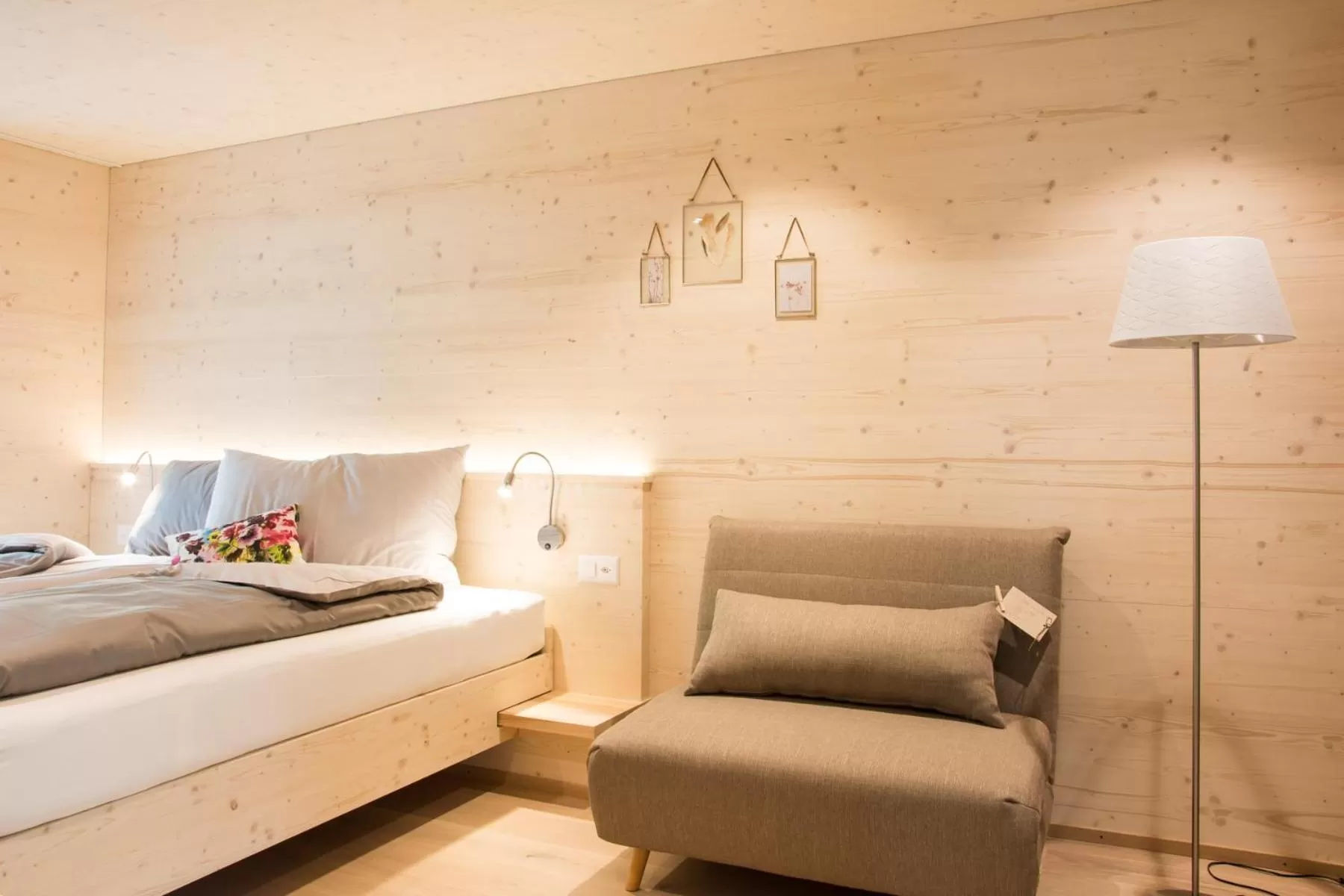 Bedroom, Bed in kroneLODGE - Self-Check-In Hotel