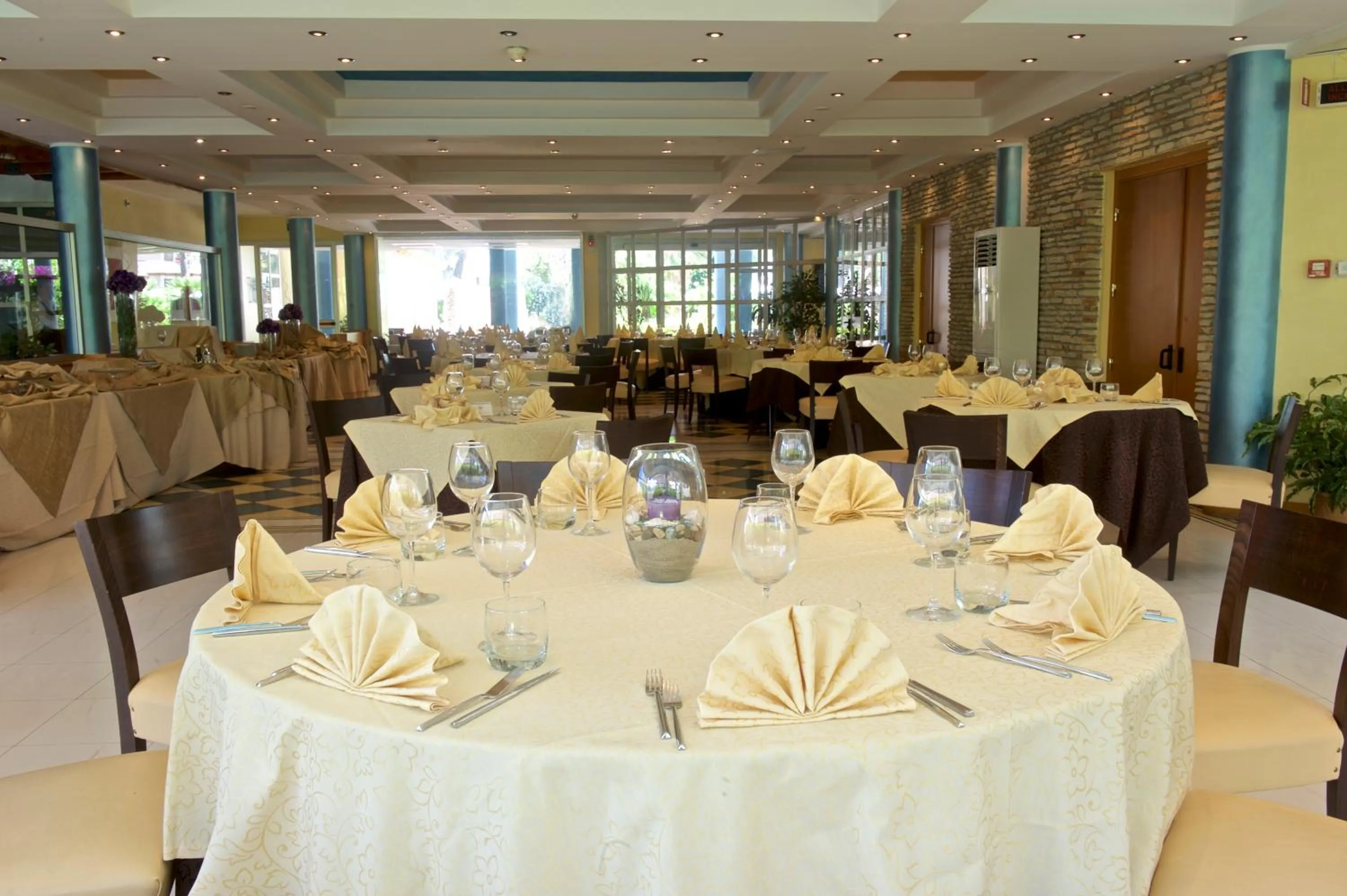 Restaurant/places to eat in Albergo Mediterraneo