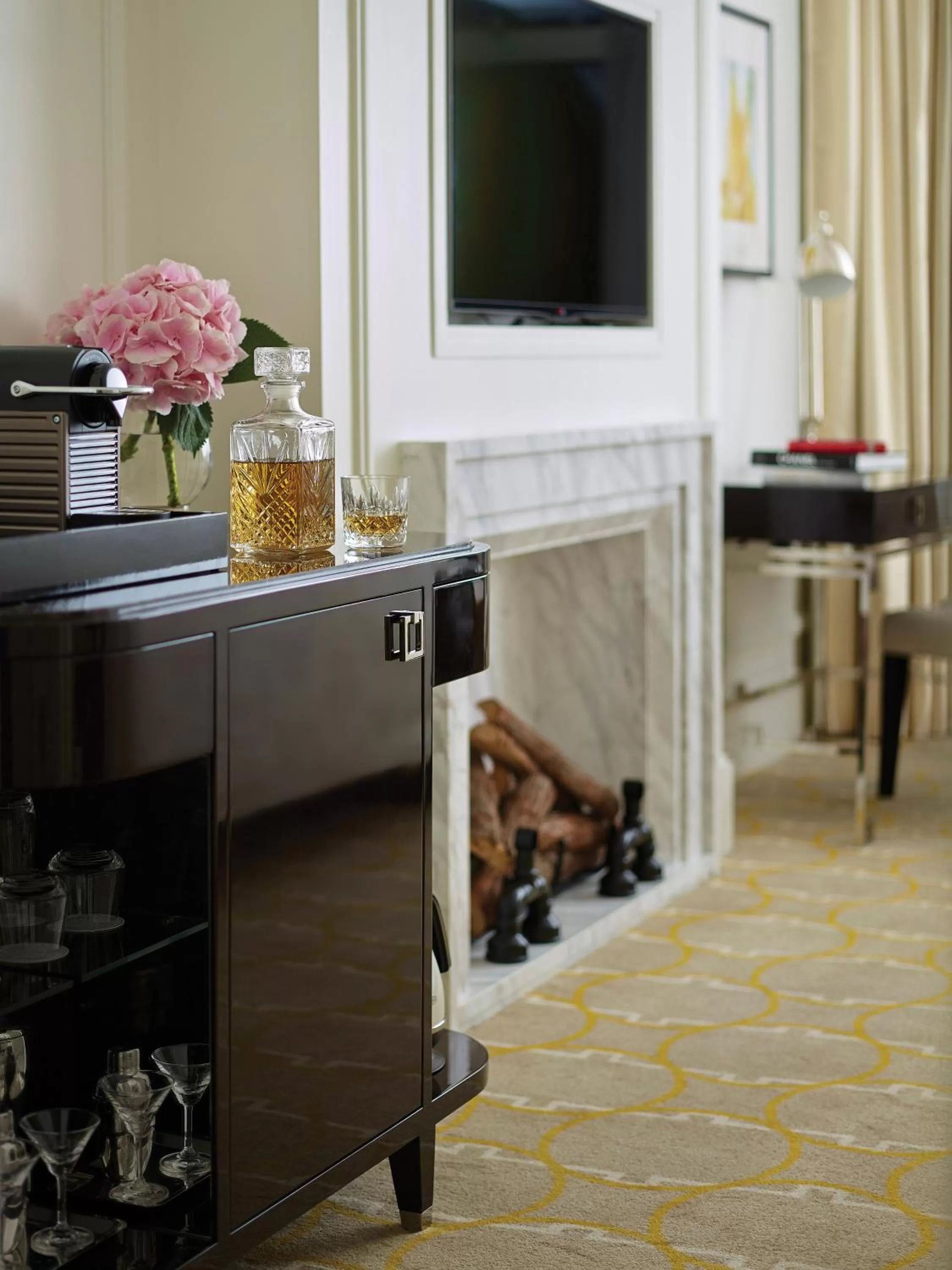 Bedroom in The Langham Hong Kong
