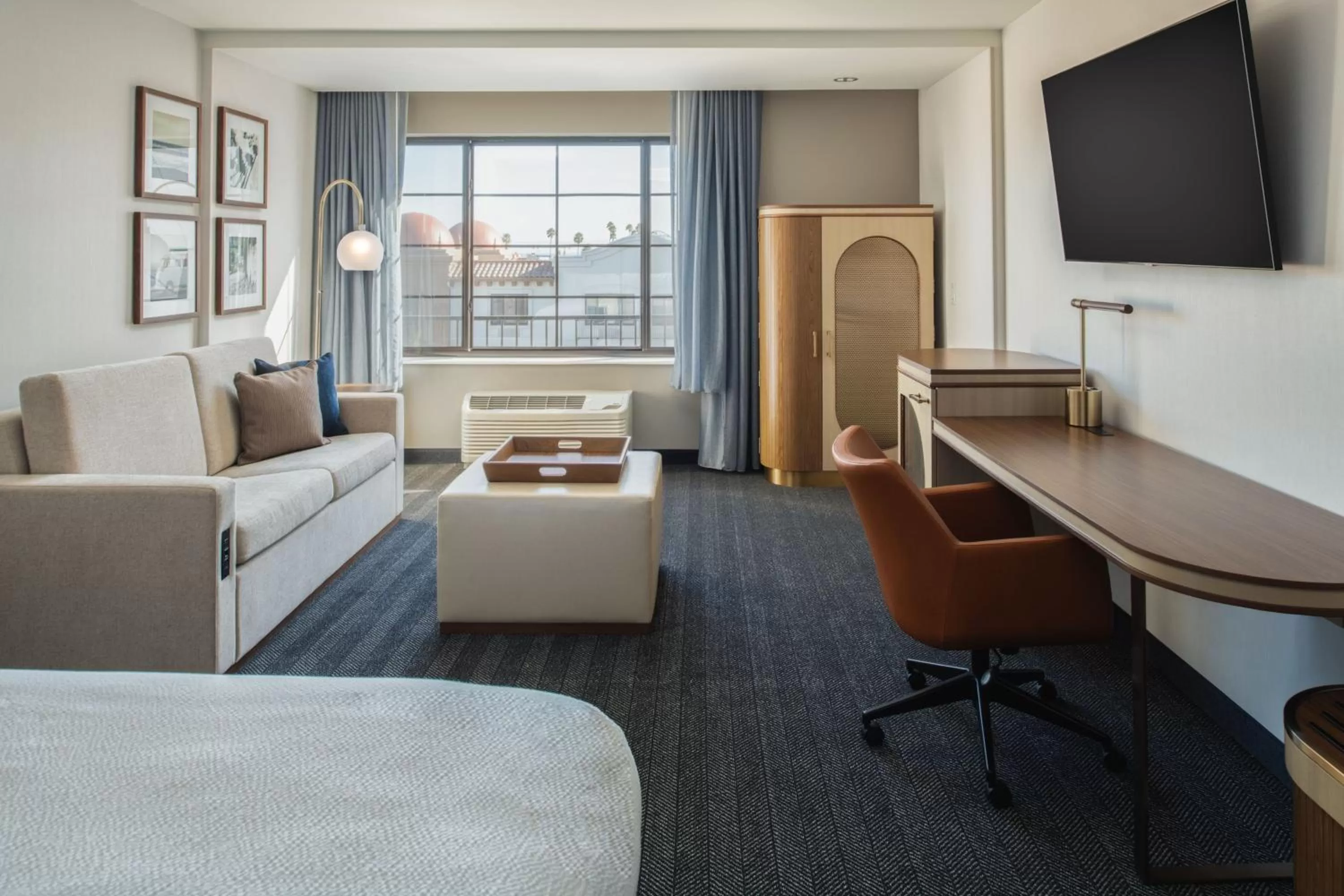 Standard King Room with Sofa Bed in Courtyard by Marriott Santa Cruz