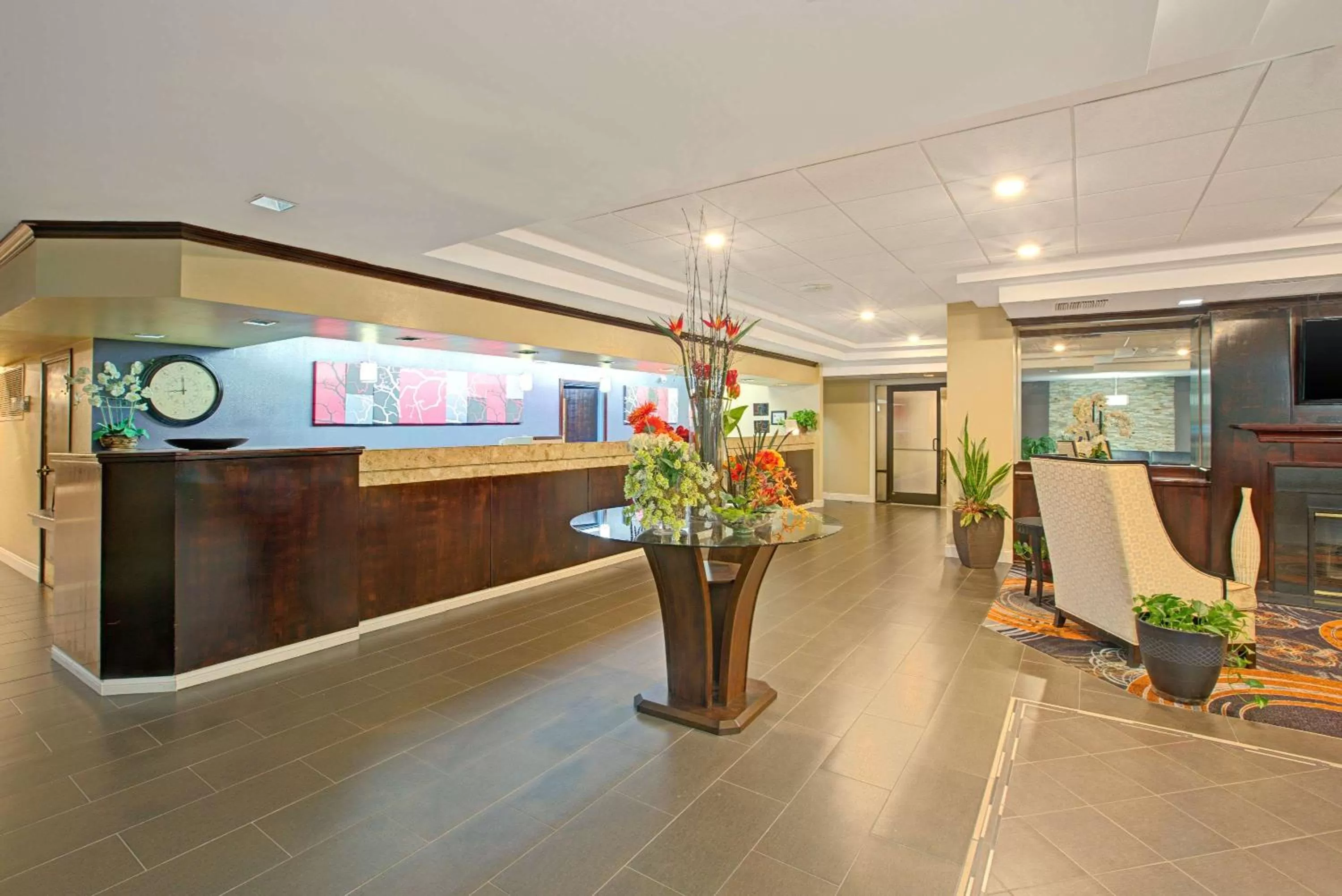 Lobby or reception in Ramada Plaza by Wyndham Charlotte South End Airport