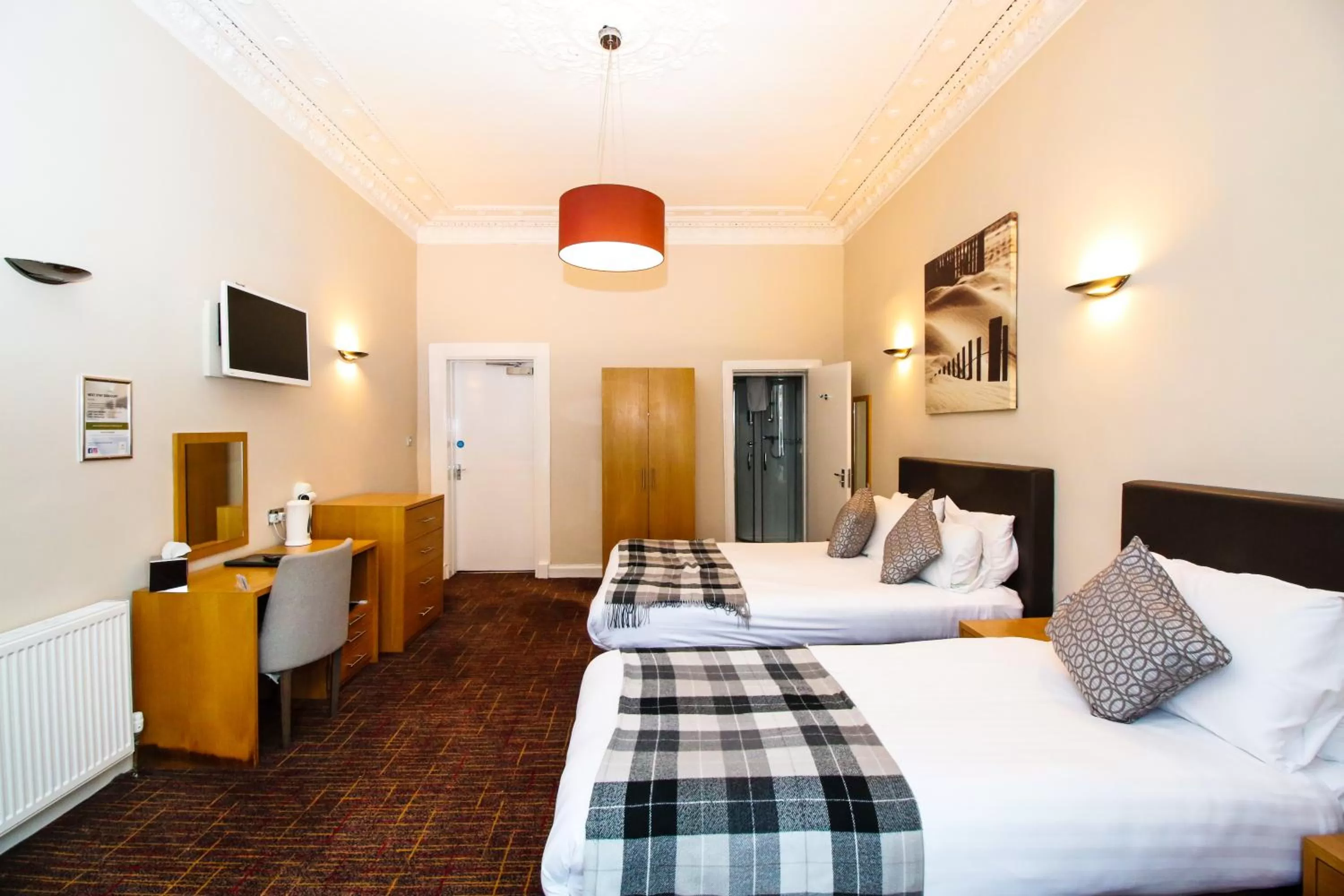 Photo of the whole room, Bed in Kelvingrove Hotel - Sauchiehall St