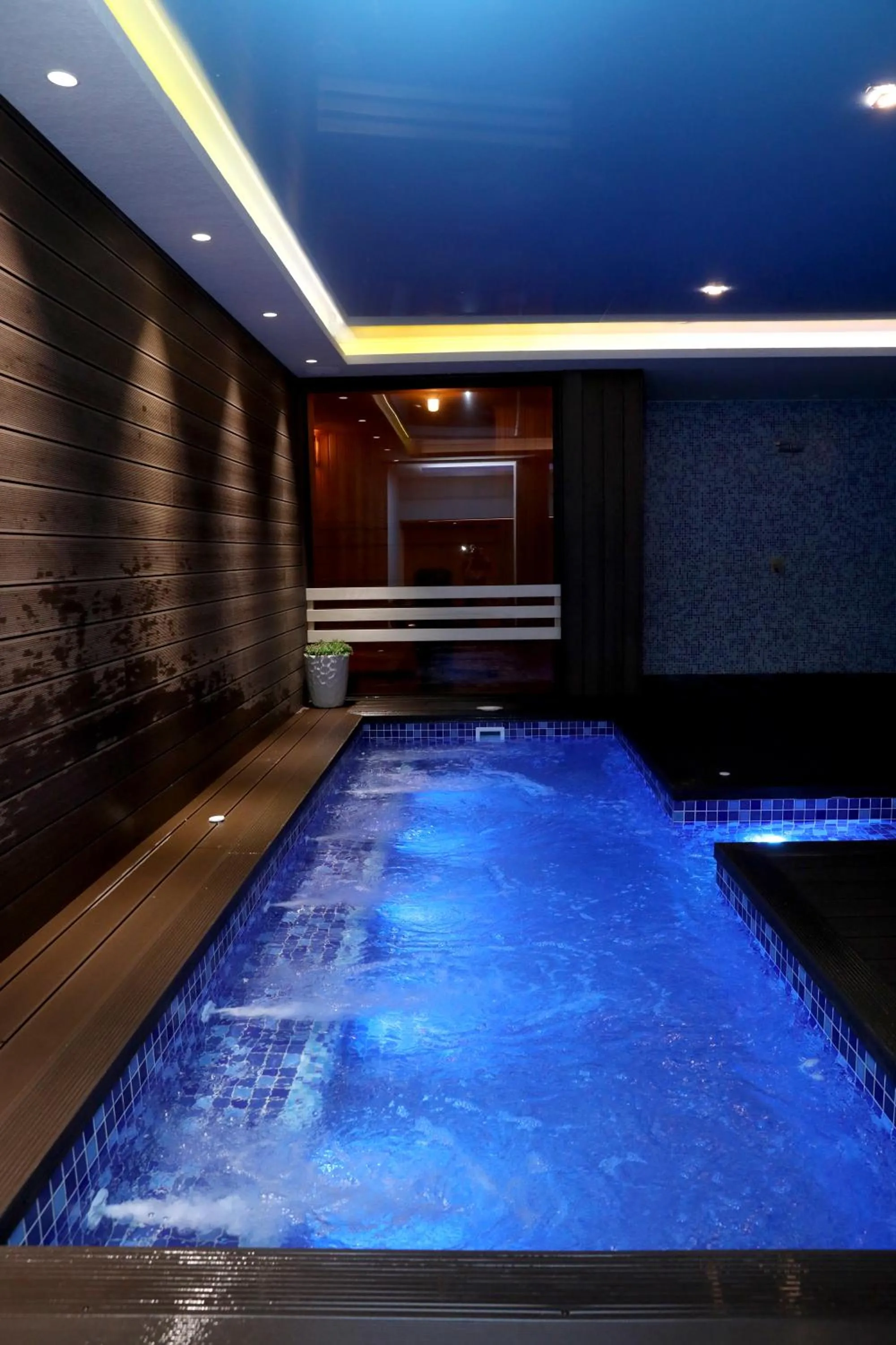 Swimming pool in Best Western Plus Paradise Hotel Dilijan