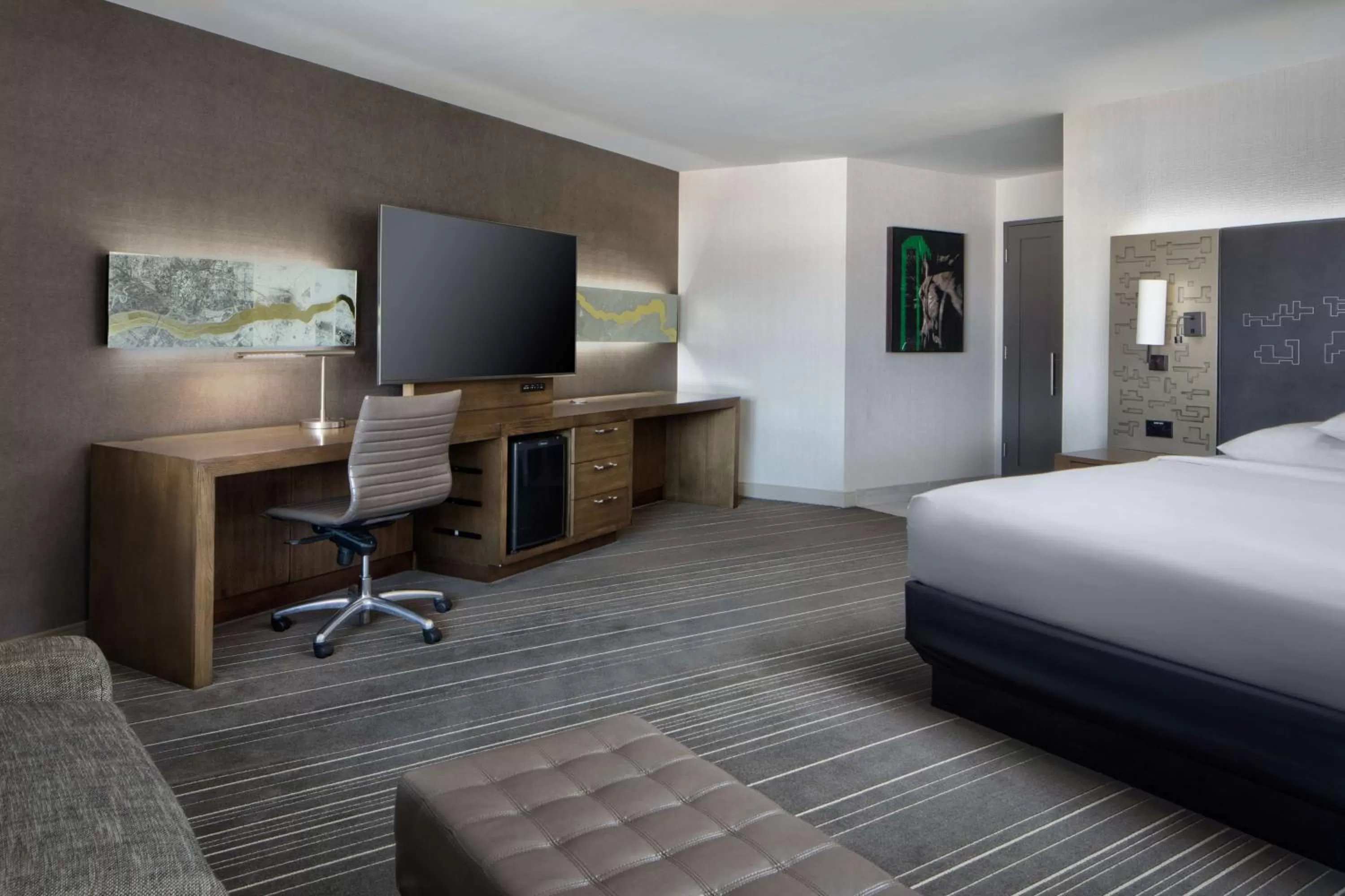 Photo of the whole room, Bed in Hyatt Regency Dallas