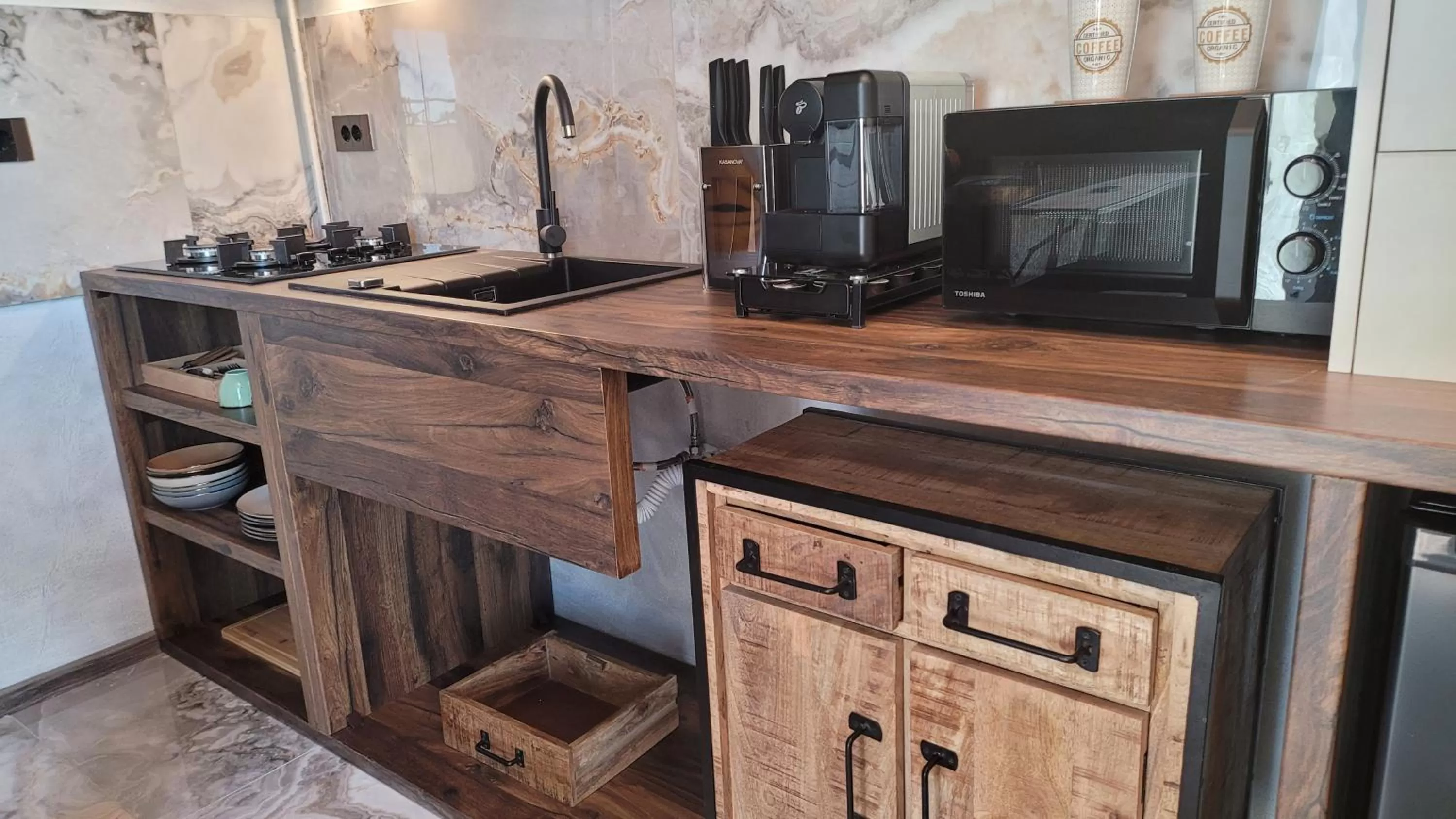 Coffee/tea facilities in Terrace Suites Iasi