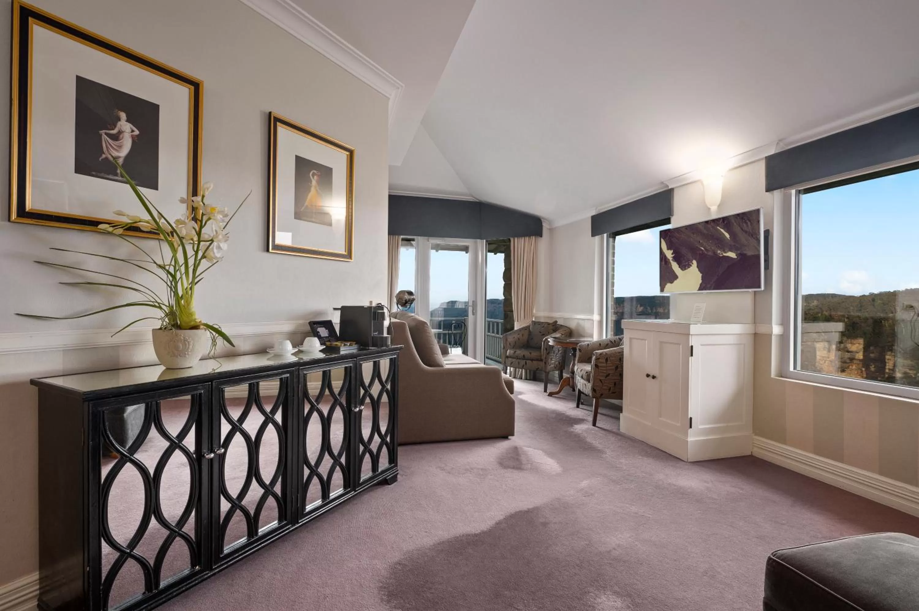 Seating area in Echoes Boutique Hotel & Restaurant Blue Mountains