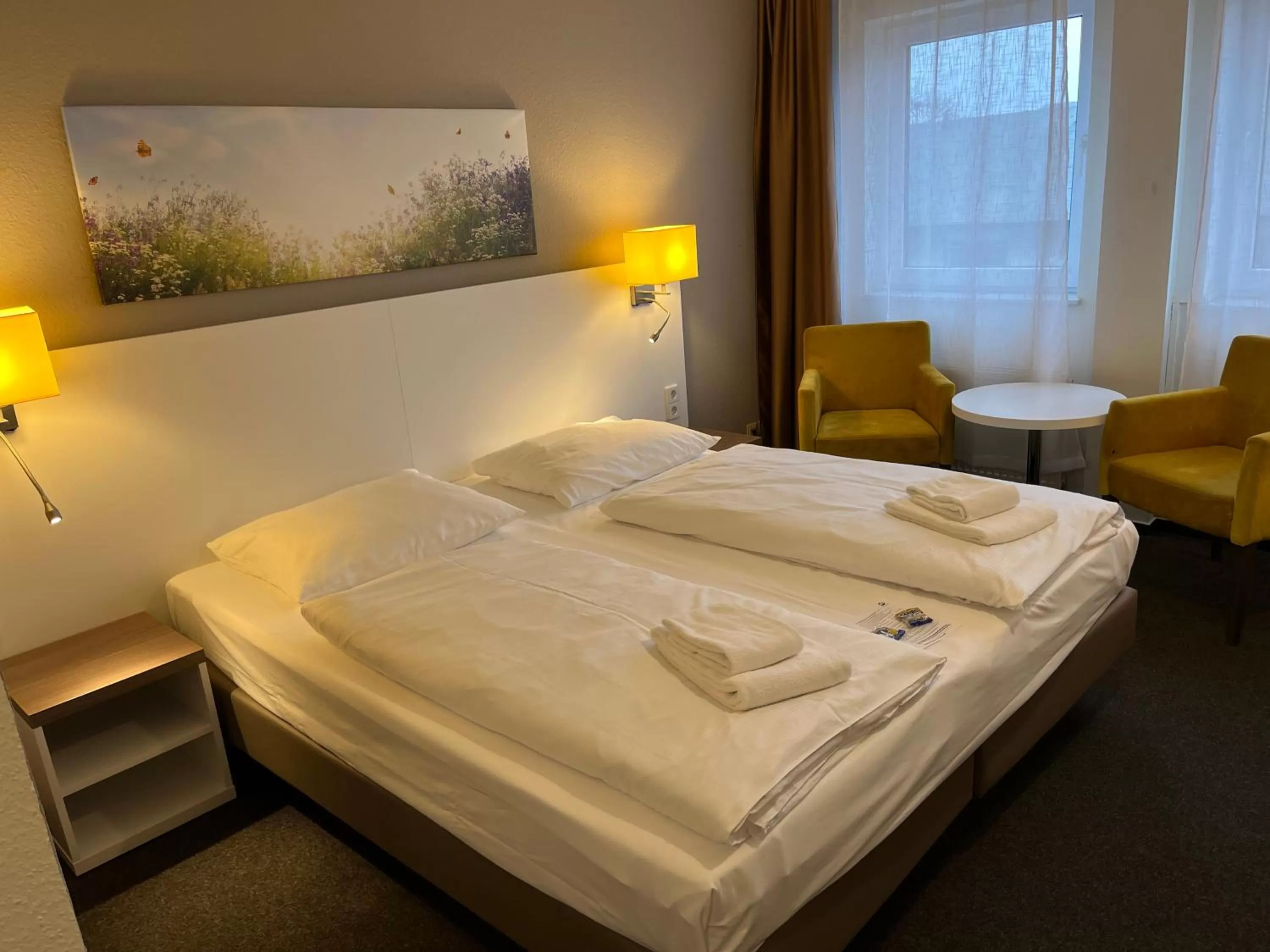 Photo of the whole room, Bed in astral'Inn Leipzig Hotel & Restaurant