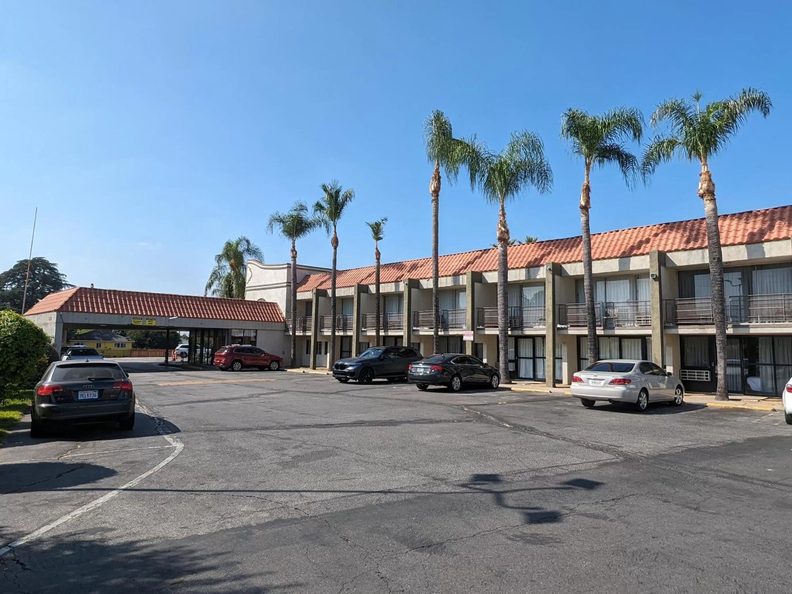 Property building in Valley Inn