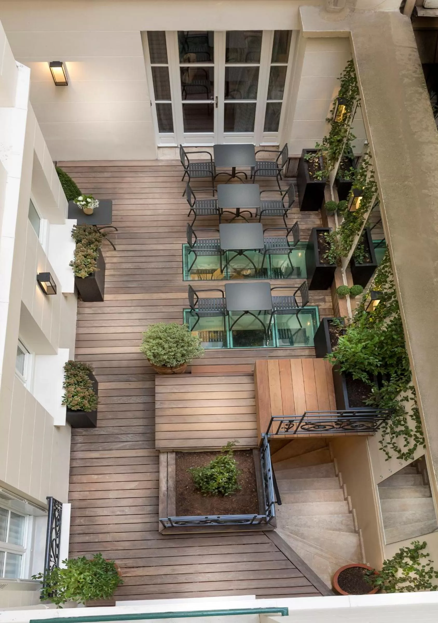 Patio in Elysées Ceramic