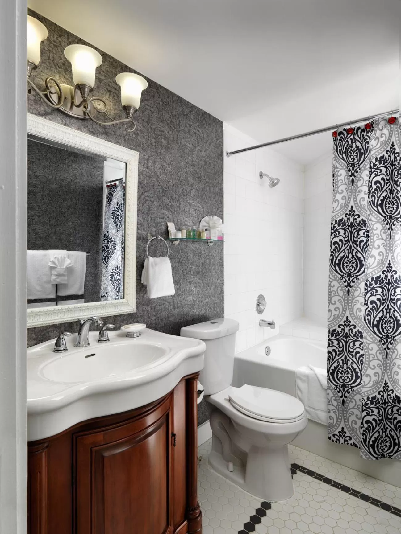 Shower in Pendray Inn and Tea House