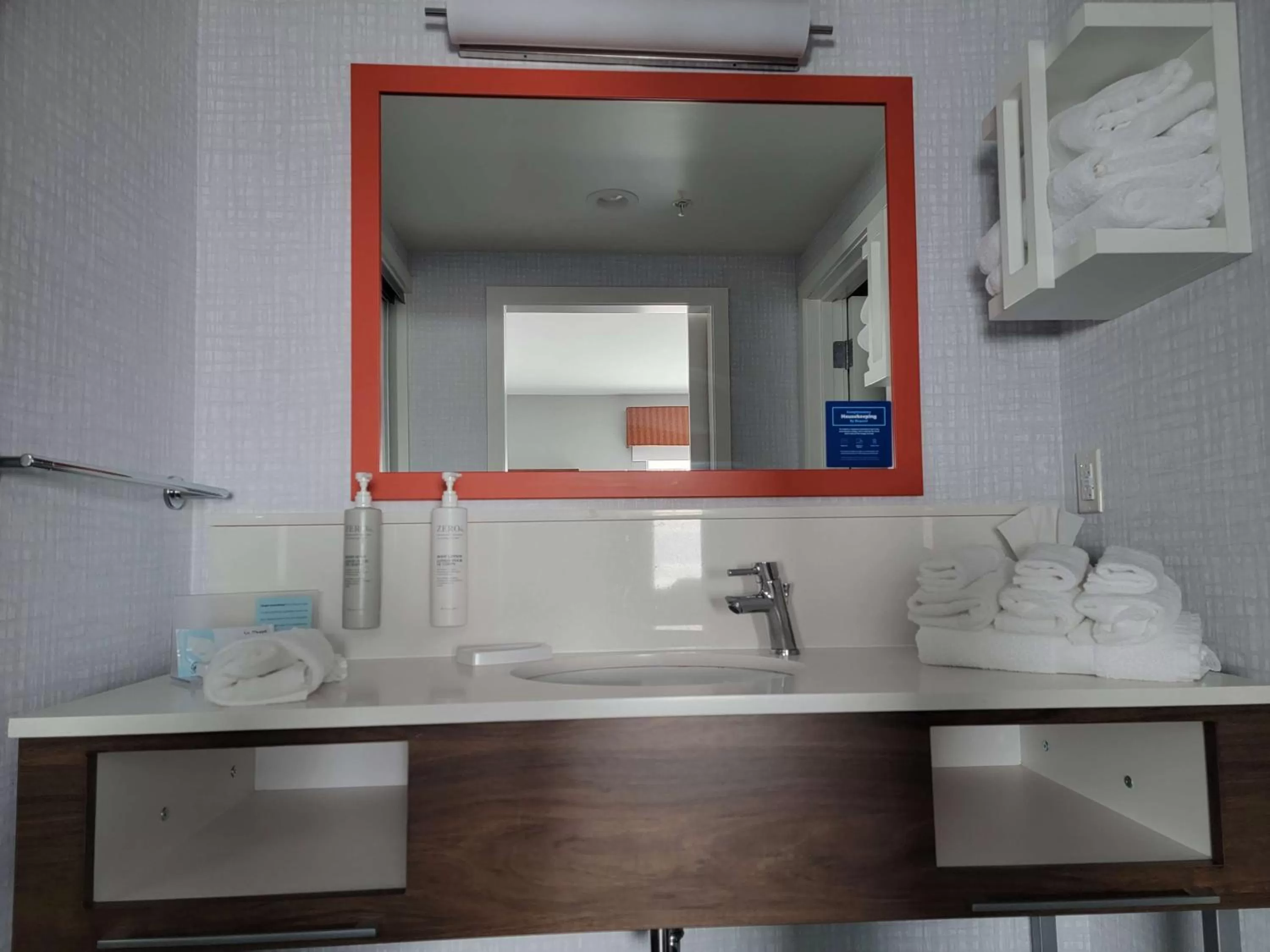 Bathroom in Hampton Inn & Suites Erie Bayfront