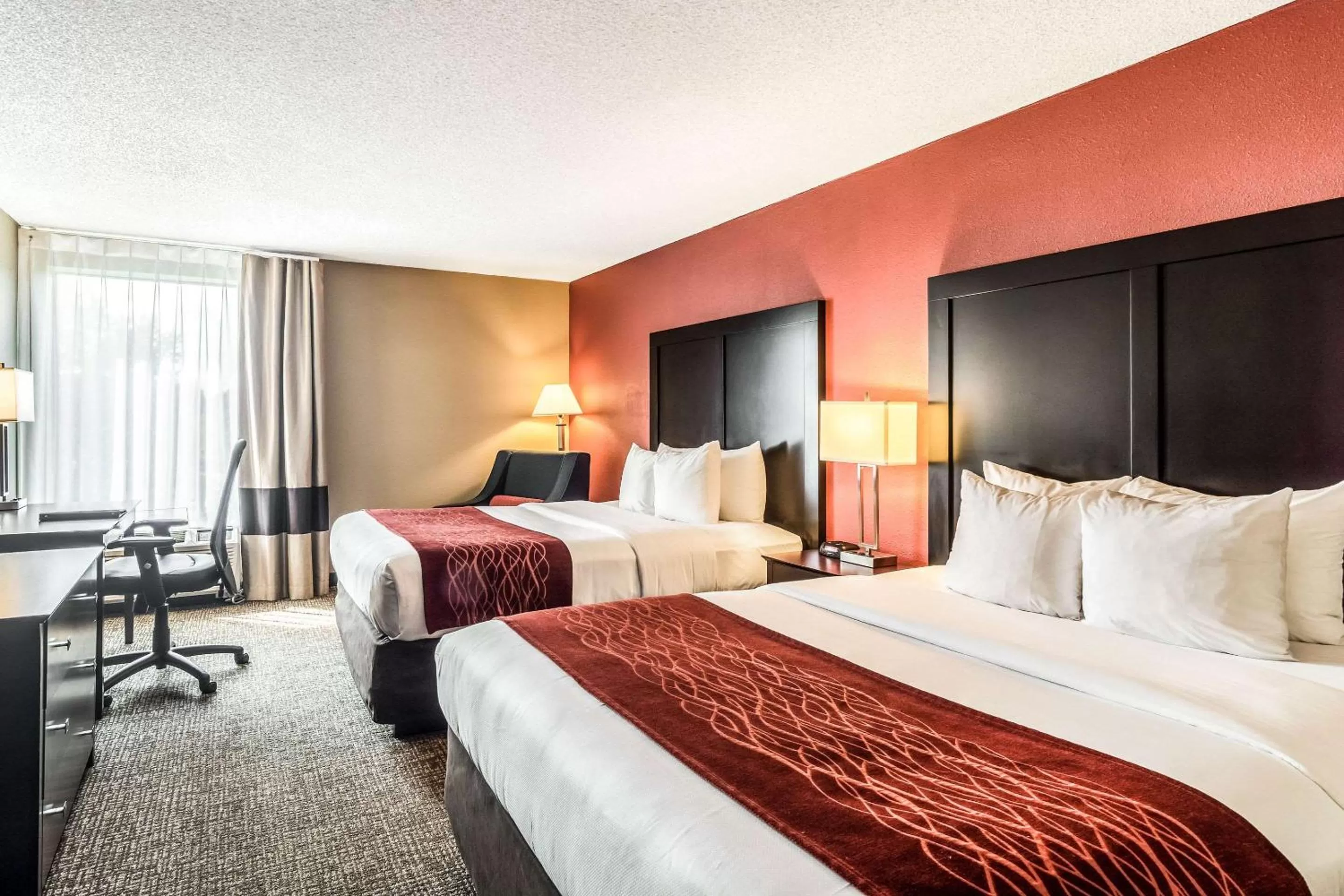 Property building, Bed in Comfort Inn Convention Center-Chicago O’hare Airport
