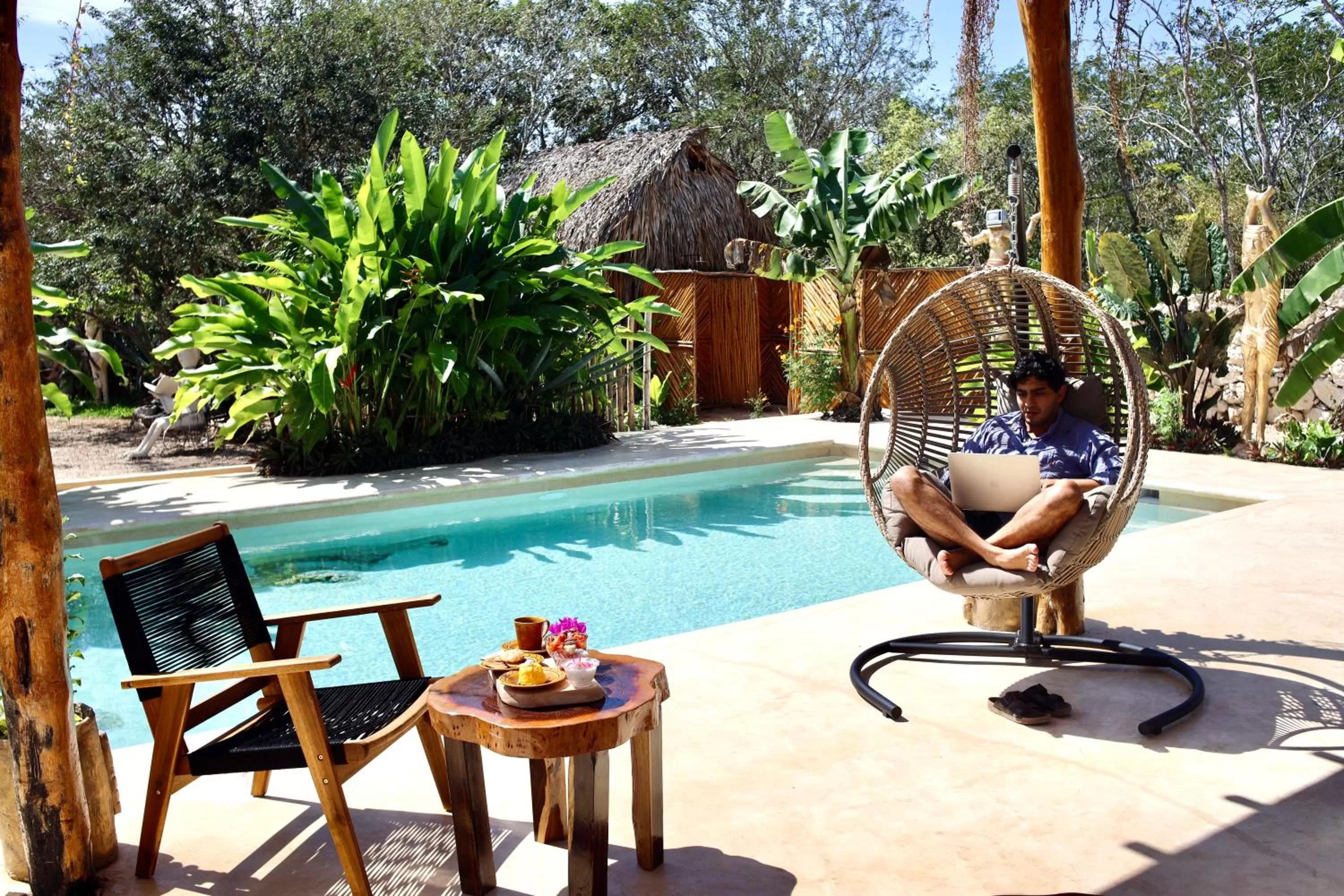 Restaurant/places to eat, Swimming Pool in RESET ATEMPORAL