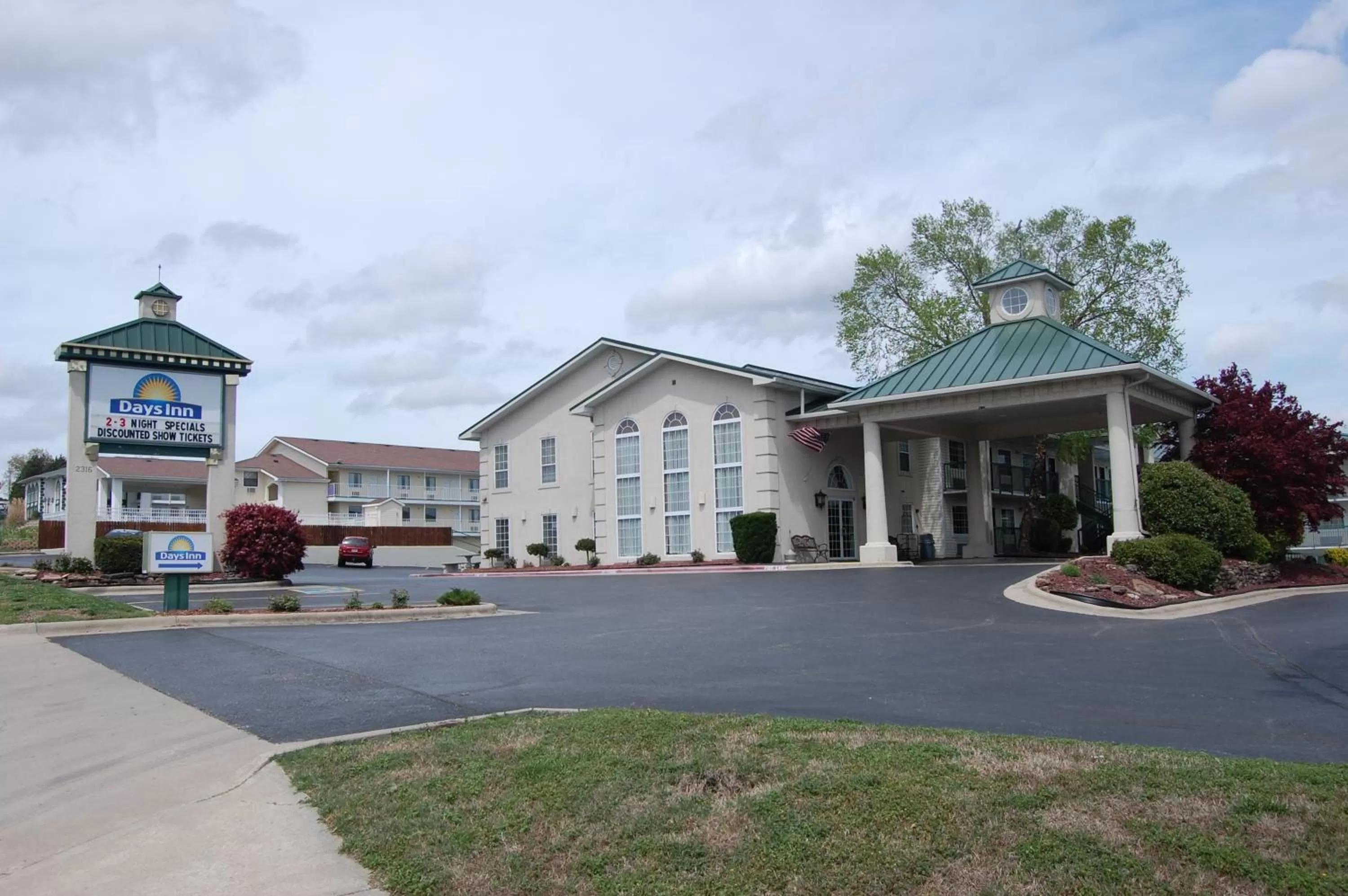 Property Building in Days Inn by Wyndham Branson/Near the Strip