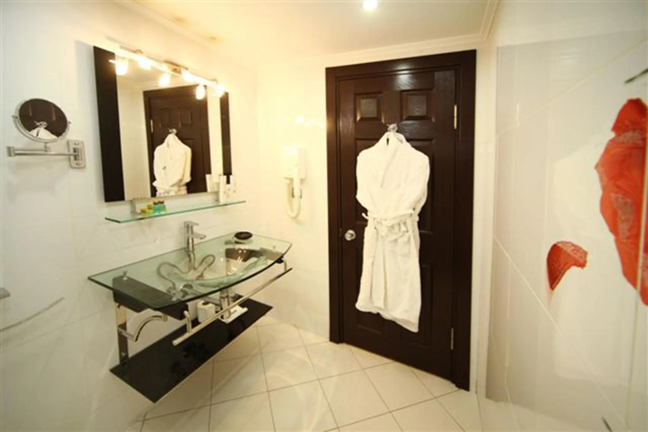 Shower in Cartoon Hotel