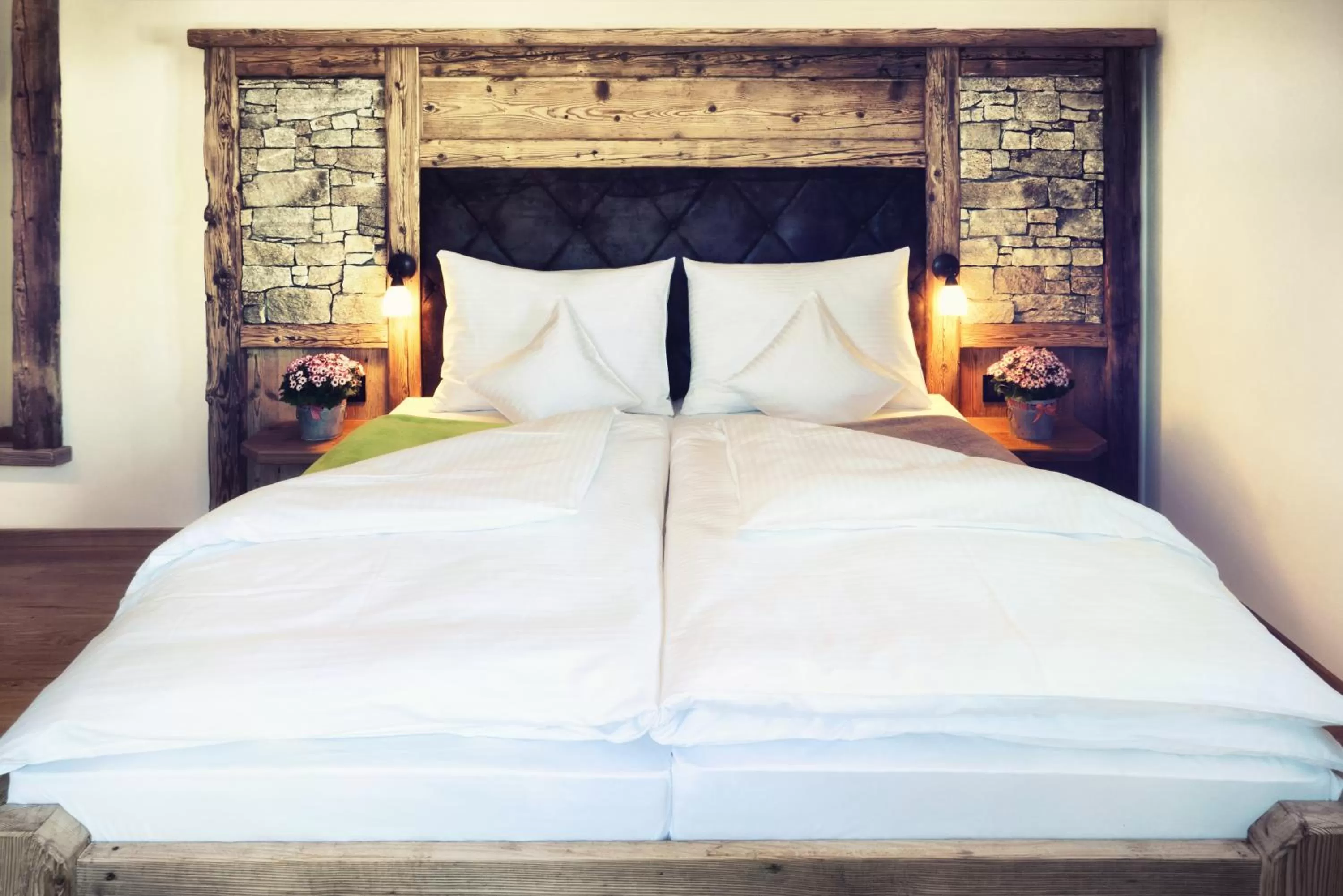 Photo of the whole room, Bed in Gasthaus Georg Ludwig Maising