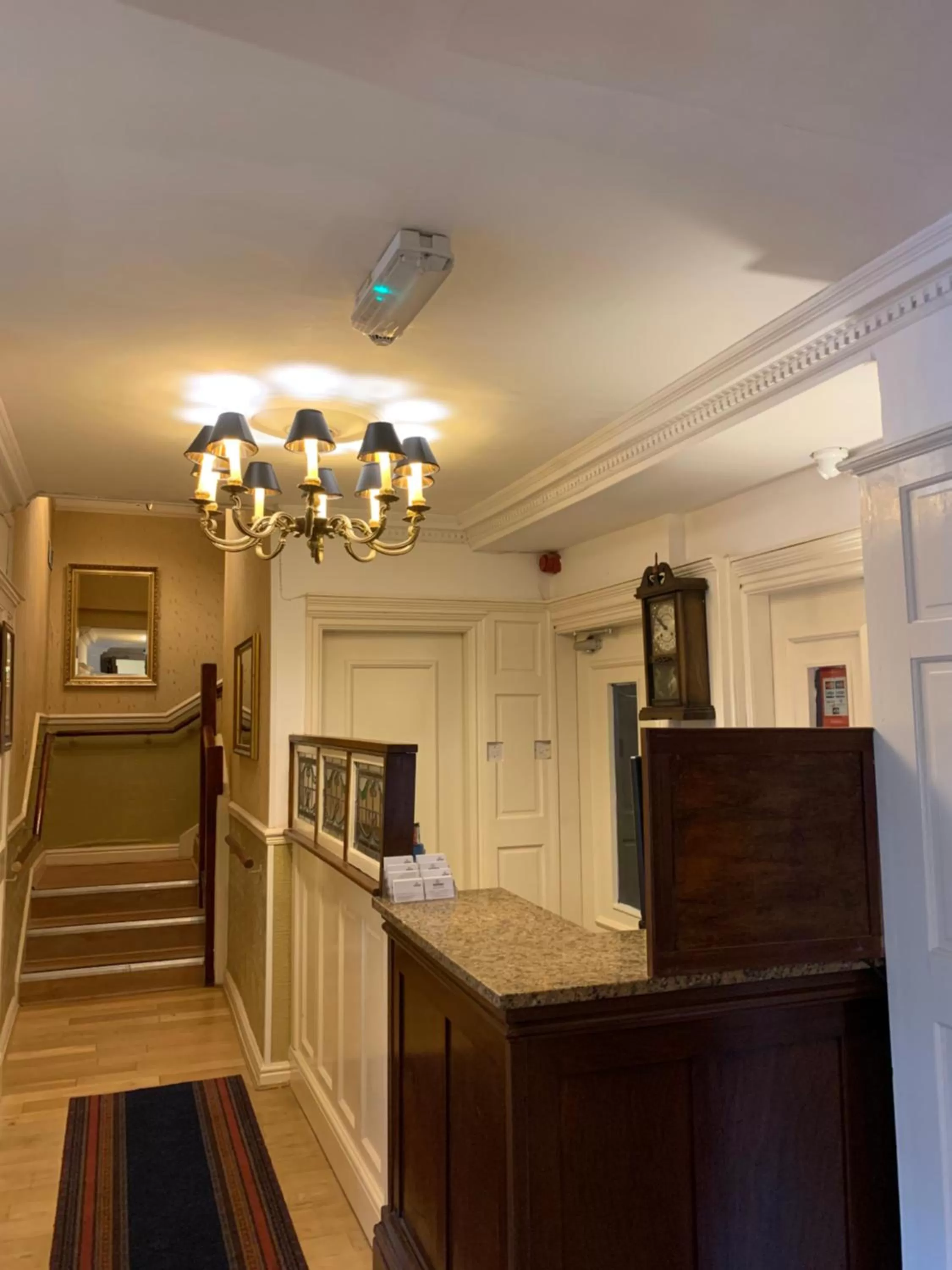 Lobby or reception in Beech Mount Hotel - Free Parking