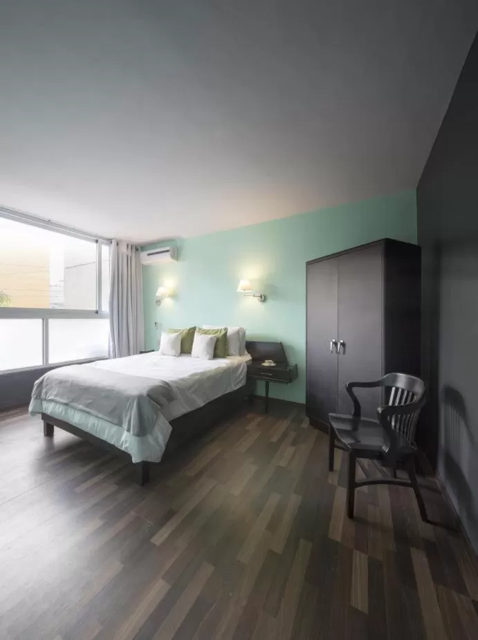 Photo of the whole room, Bed in Lusitania Hotel Orizaba