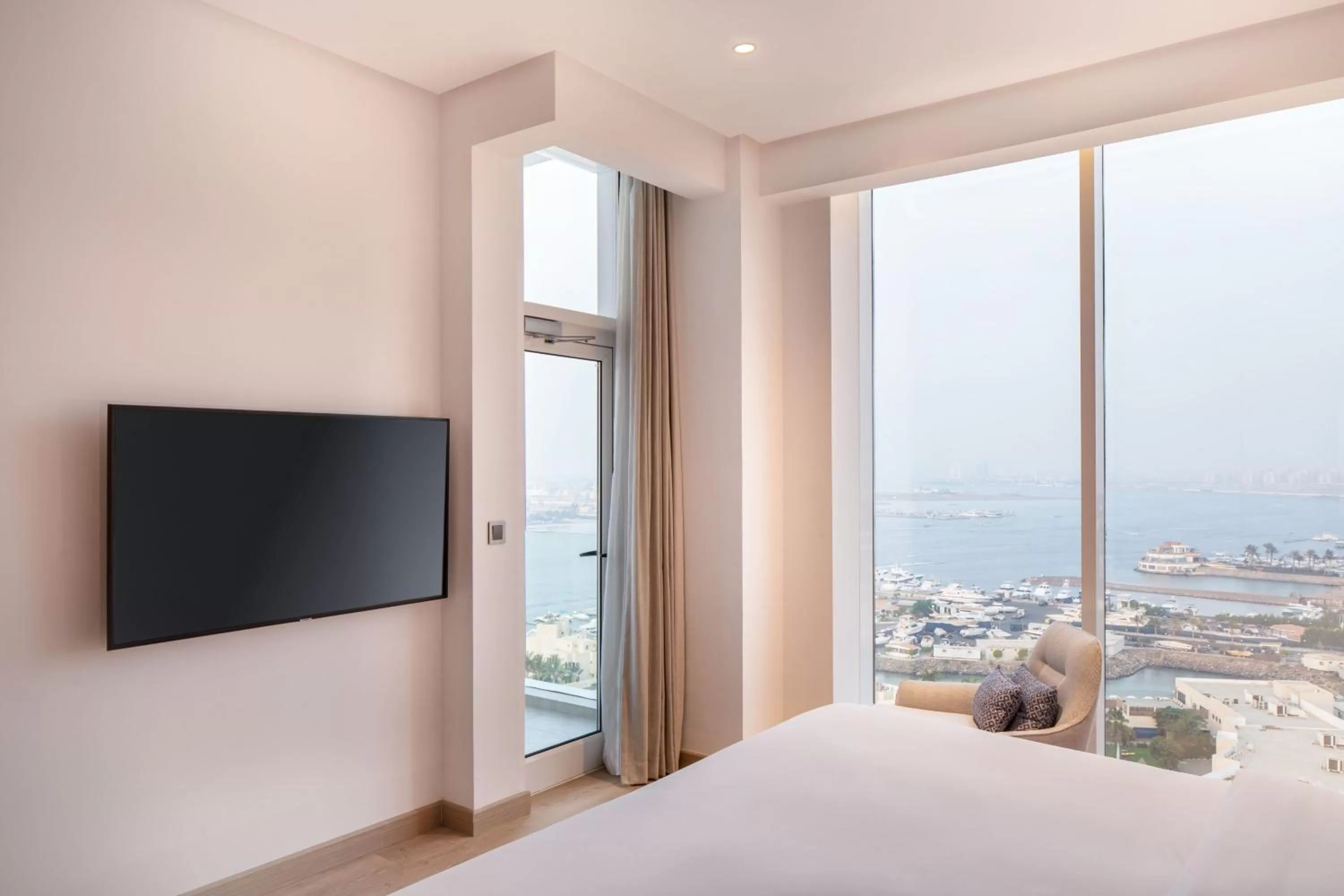 Bedroom, Bed in Four Points by Sheraton Jeddah Corniche