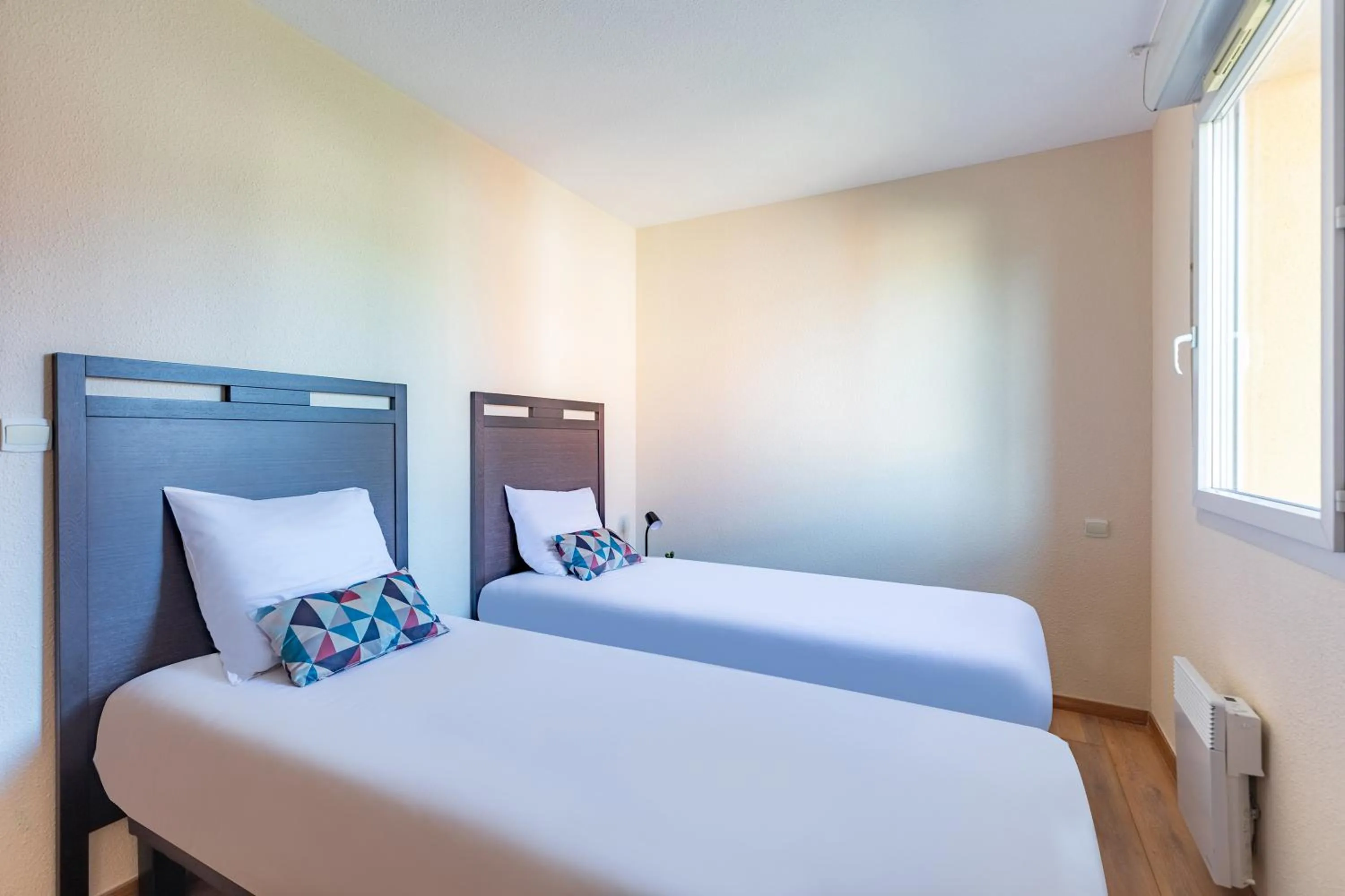 Bed in Appart'City Classic Toulouse Saint-Simon