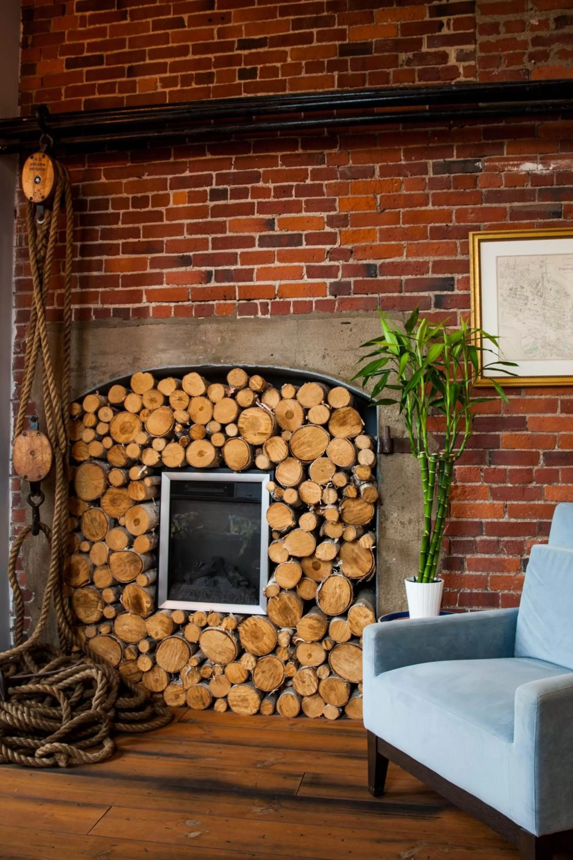Seating area, TV/Entertainment Center in Ale House Inn