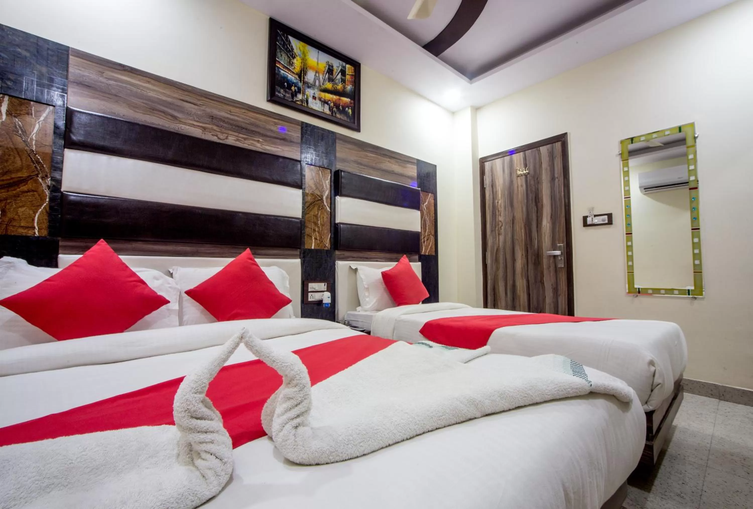 Bedroom, Bed in Hotel Dollar Inn