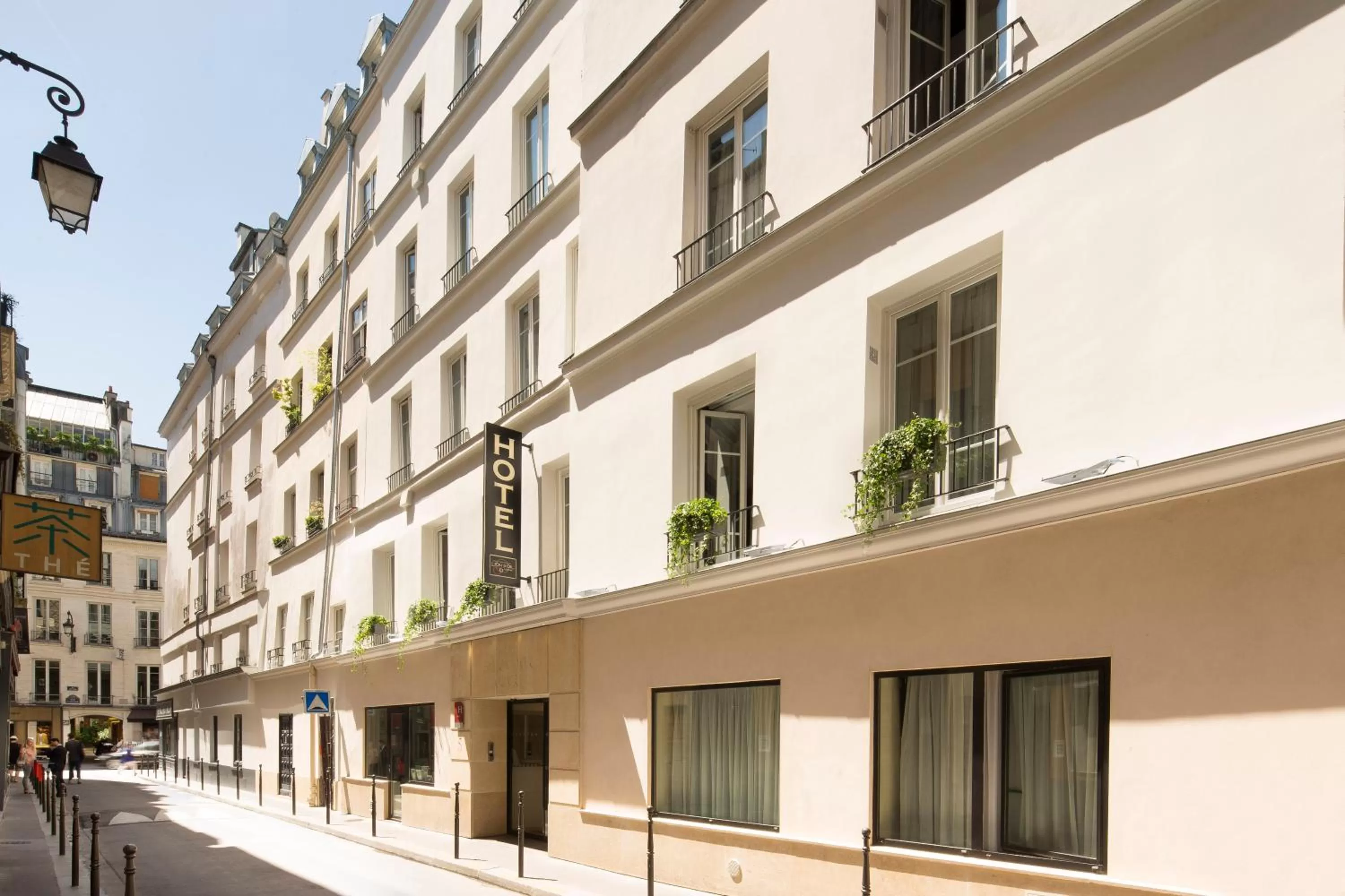 Property building in Lion d'Or Paris Hotel