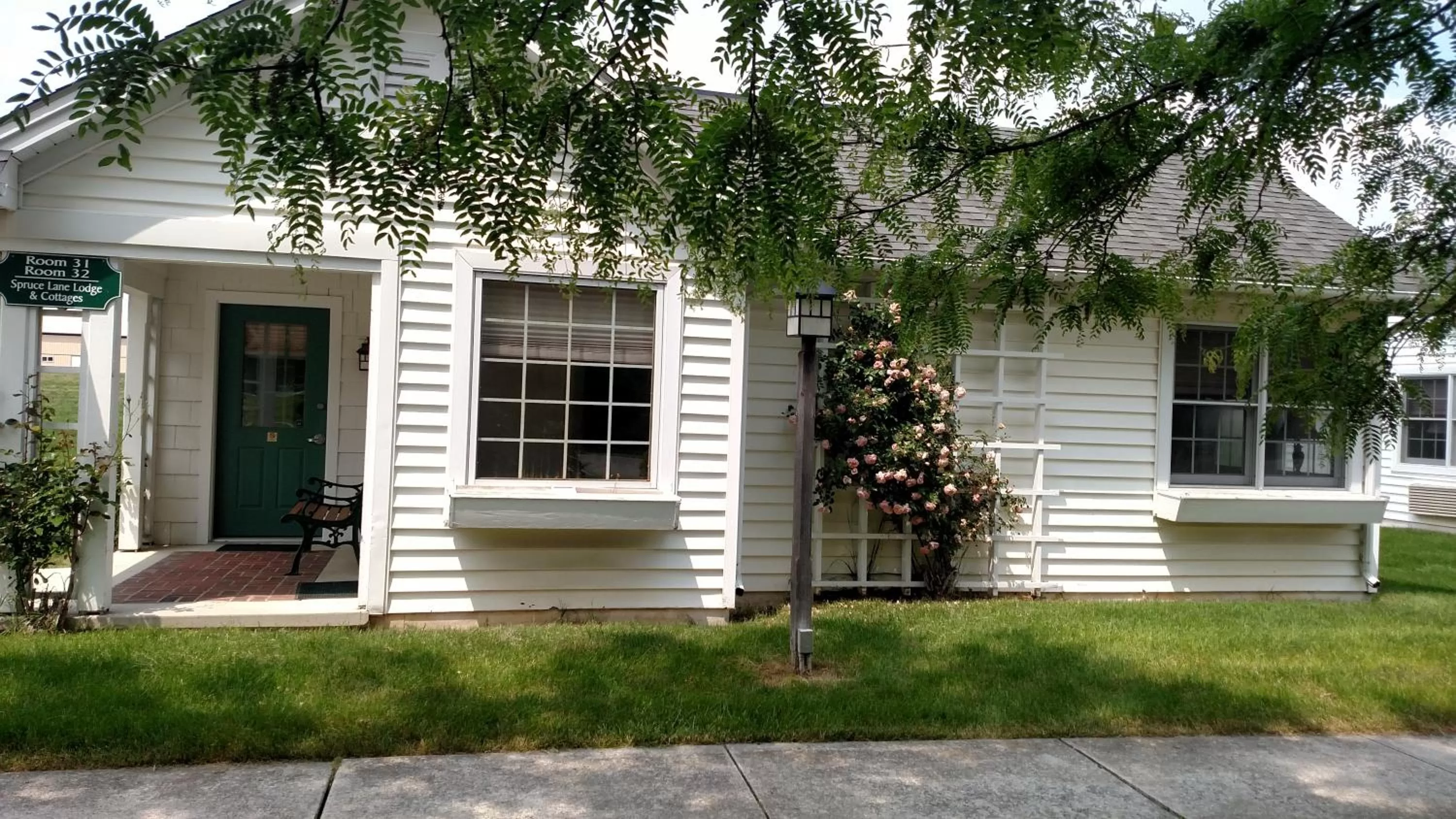Facade/entrance in Spruce Lane Lodge and Cottages