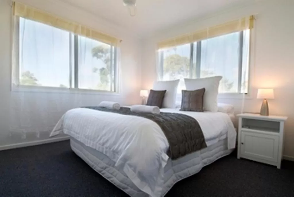 Pool Deluxe Suite in Mornington Motel
