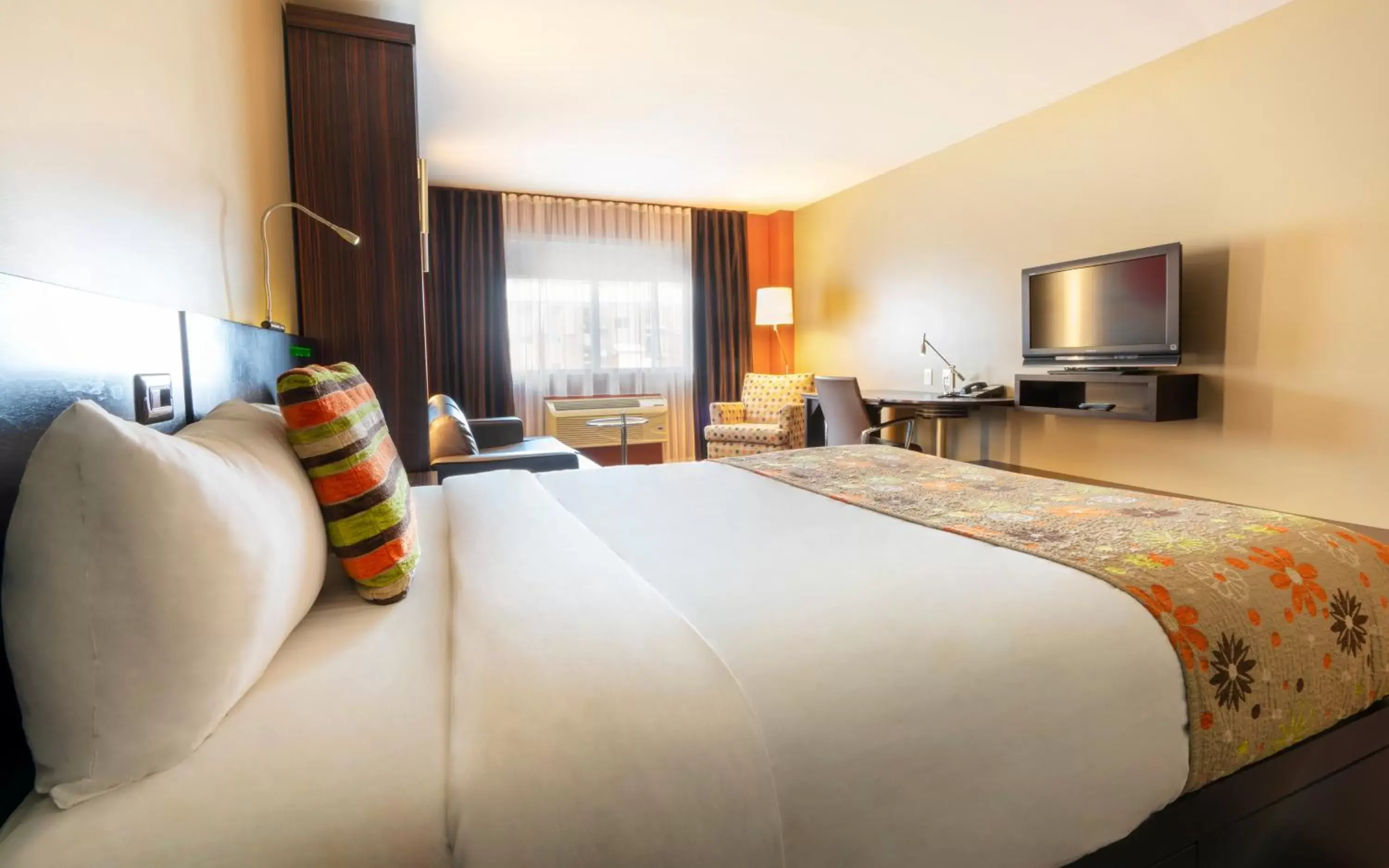 Trendy 2 queen-size beds in Hôtel Must Aéroport de Québec par JARO Trendy 2 queen-size beds in Hôtel Must Aéroport de Québec par JARO