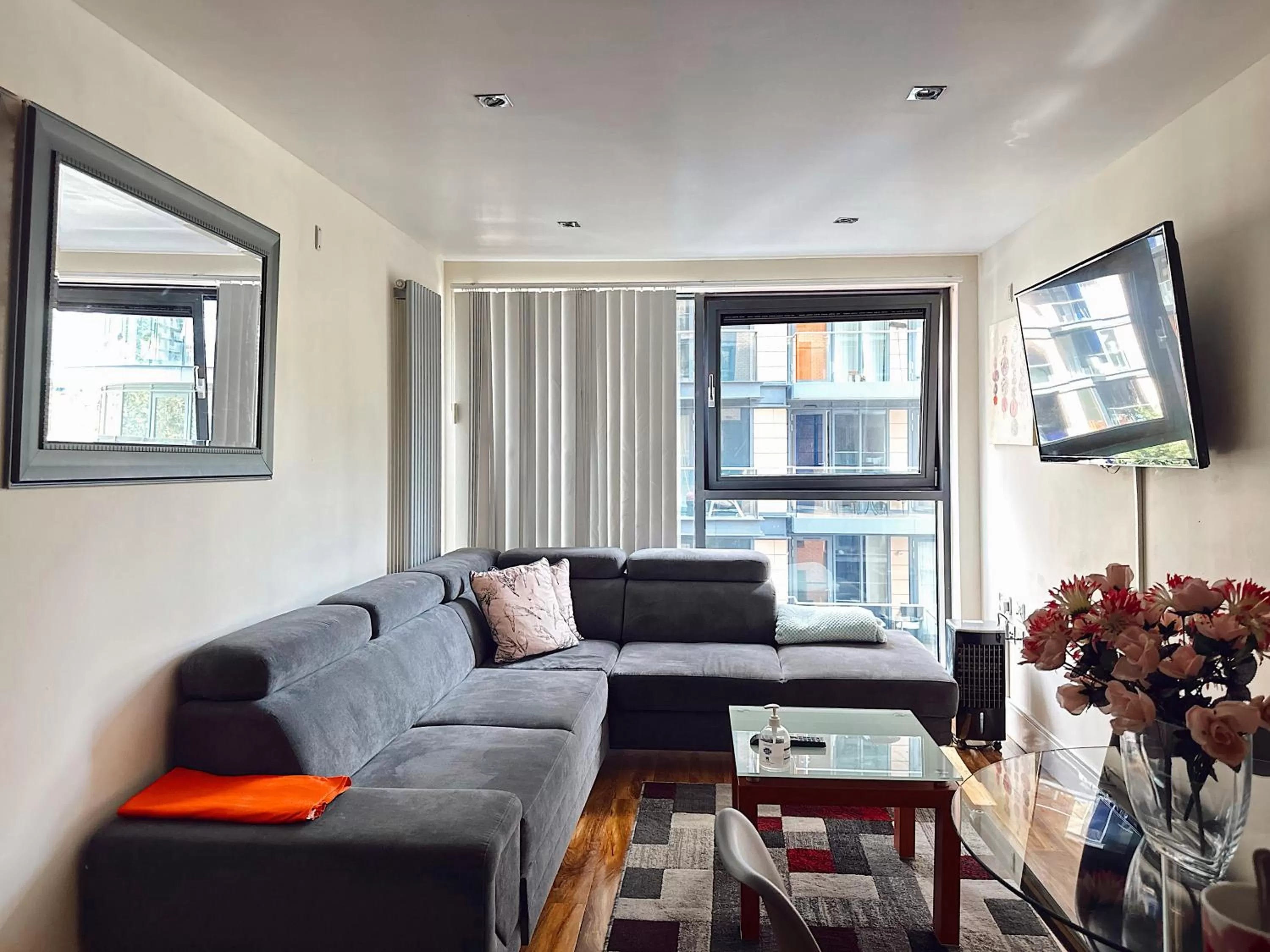 TV and multimedia in Canary Wharf - Luxury Apartments