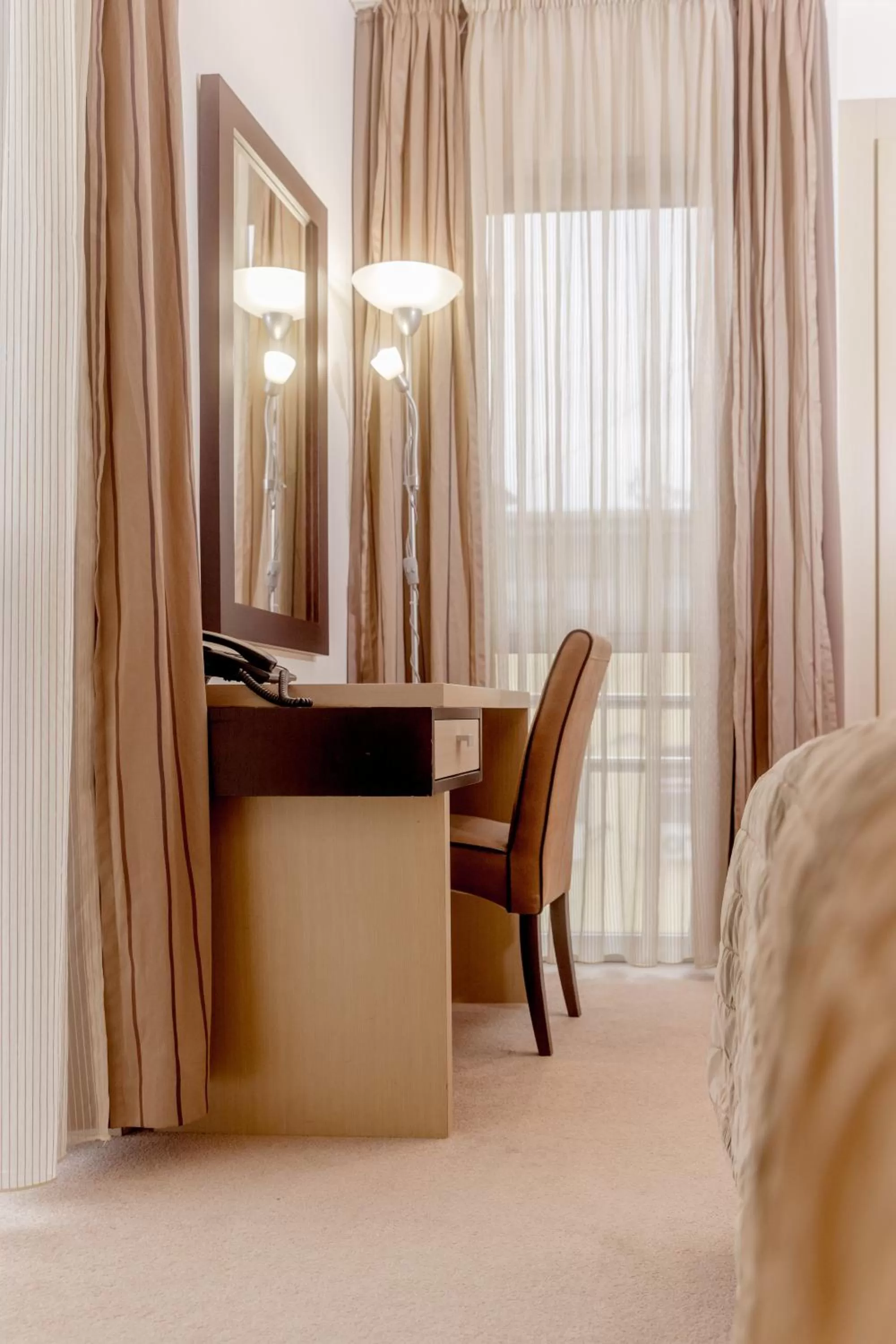 hair dresser, Bed in Hotel Vojvodina
