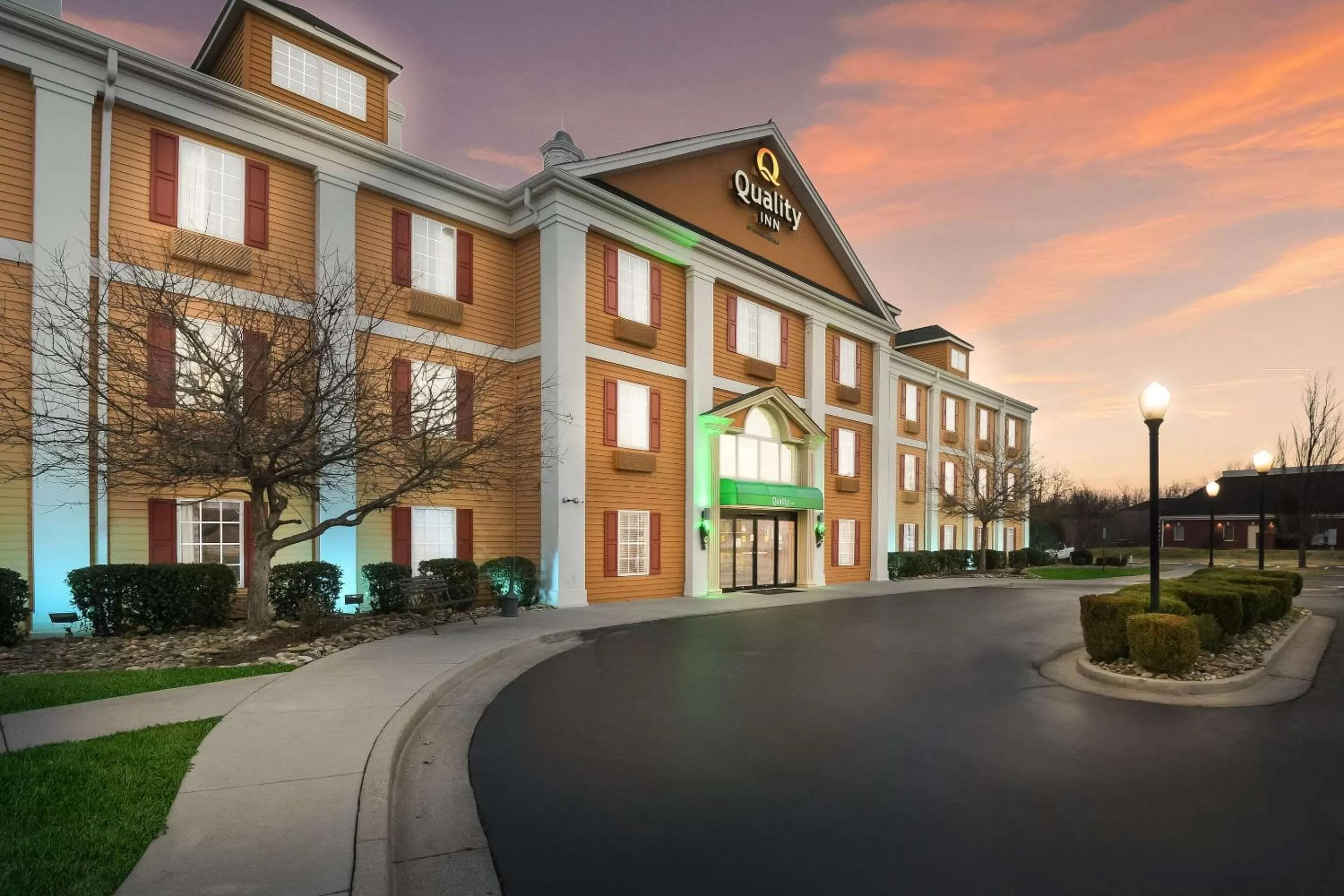 Property building in Quality Inn Alcoa Knoxville