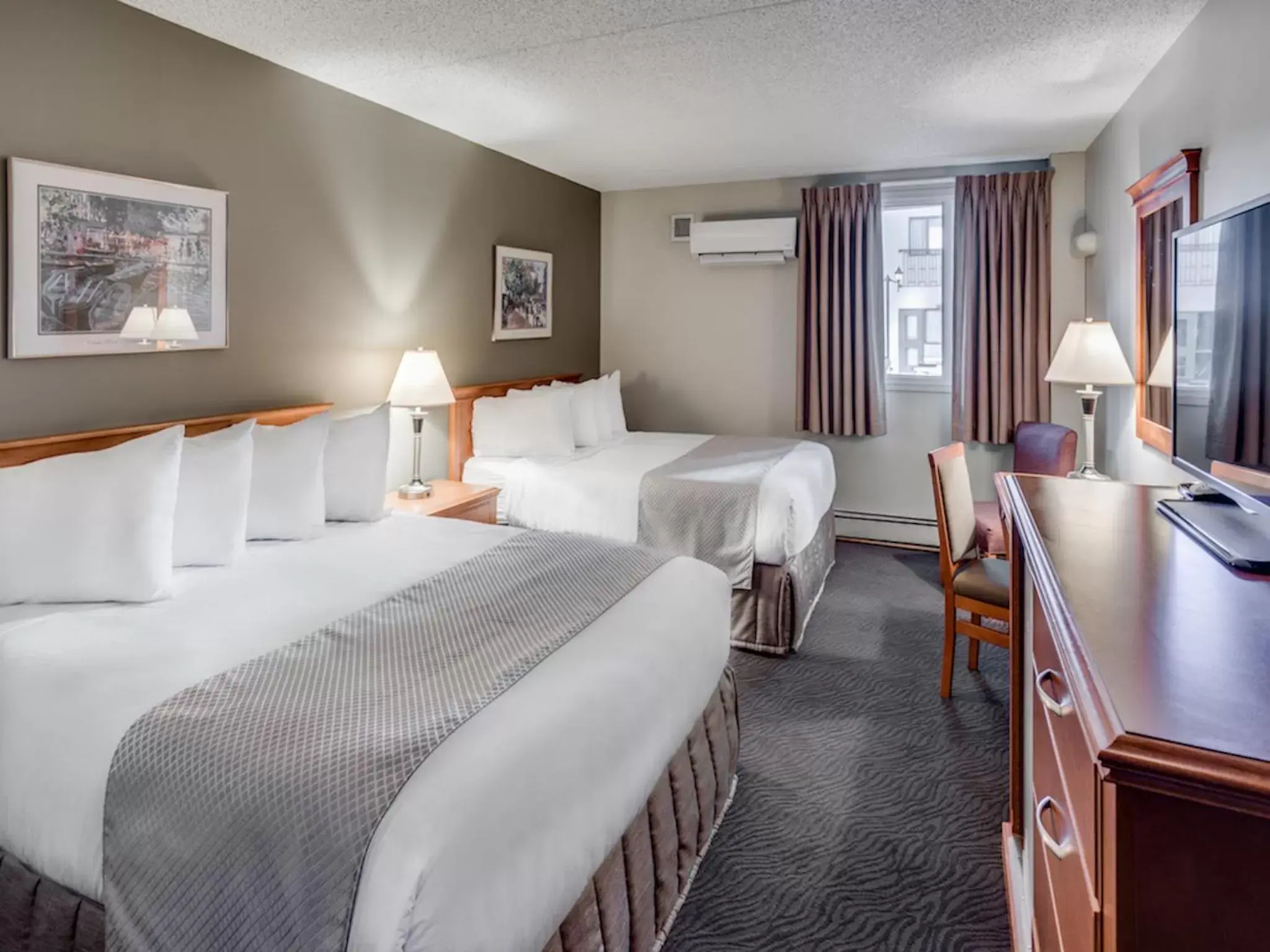 Standard Queen Room with Two Queen Beds in Heritage Inn Hotel & Convention Centre - High River Standard Queen Room with Two Queen Beds in Heritage Inn Hotel & Convention Centre - High River