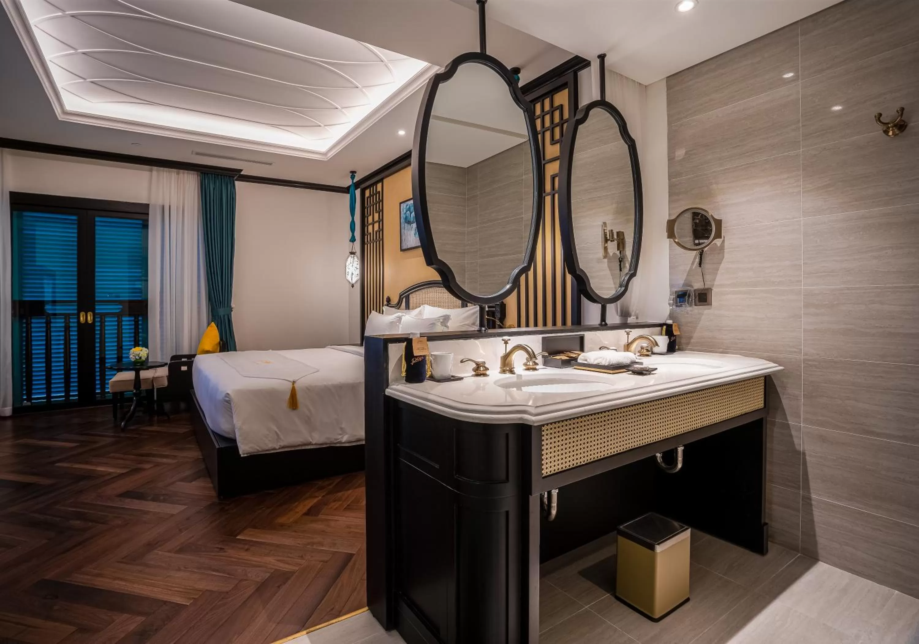 Bathroom, Bed in Potique Hotel