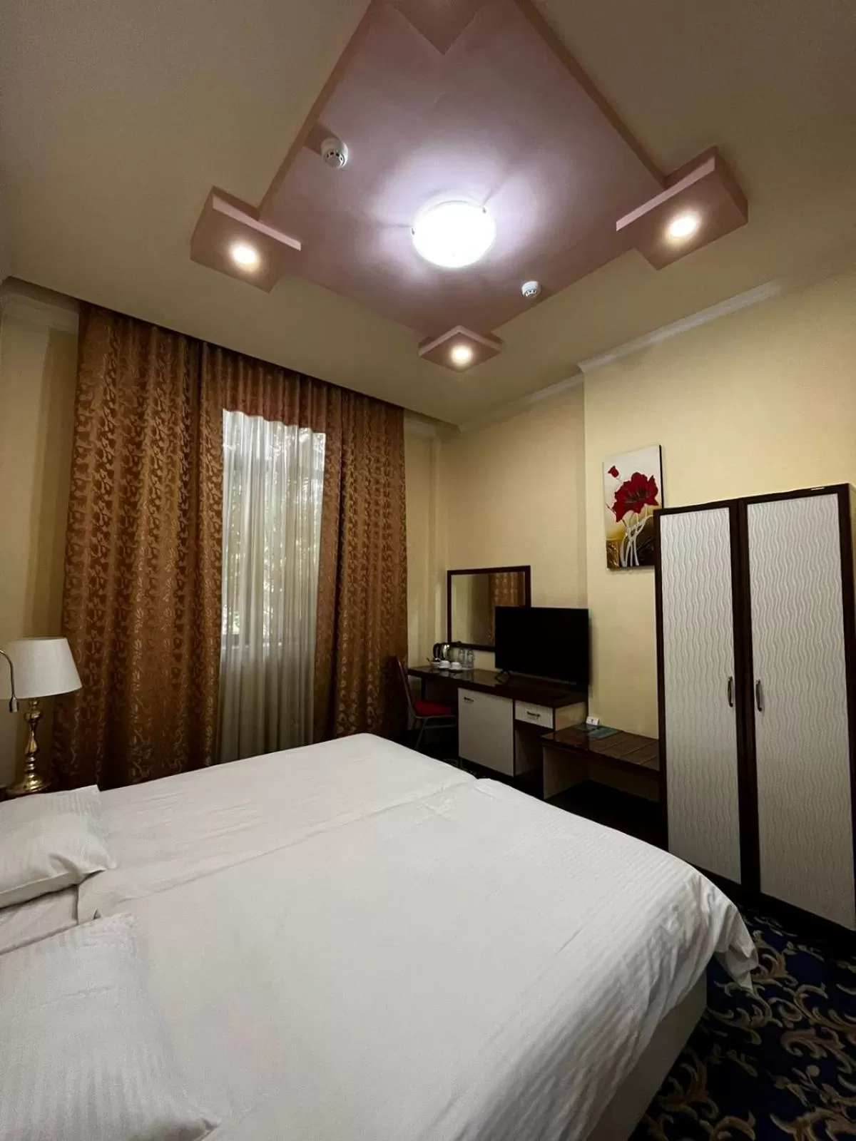 Bed in Royal Plaza by Stellar Hotels, Yerevan